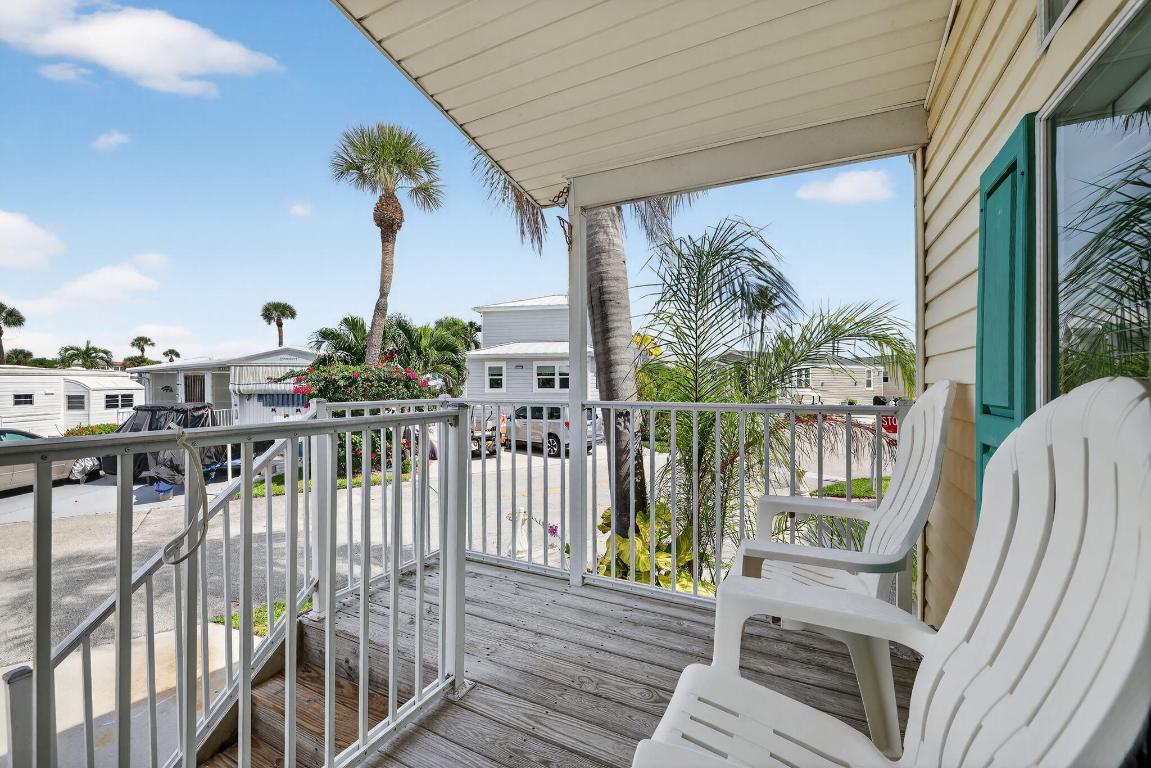 566 Nettles Boulevard