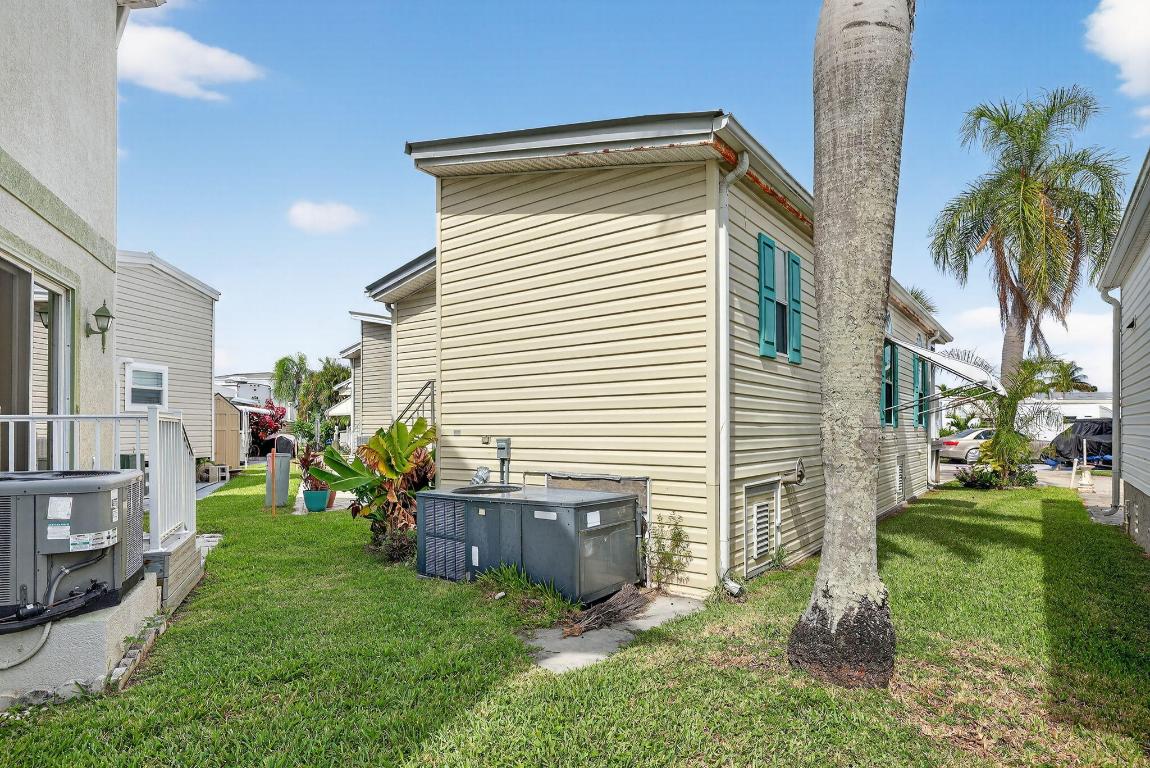 566 Nettles Boulevard