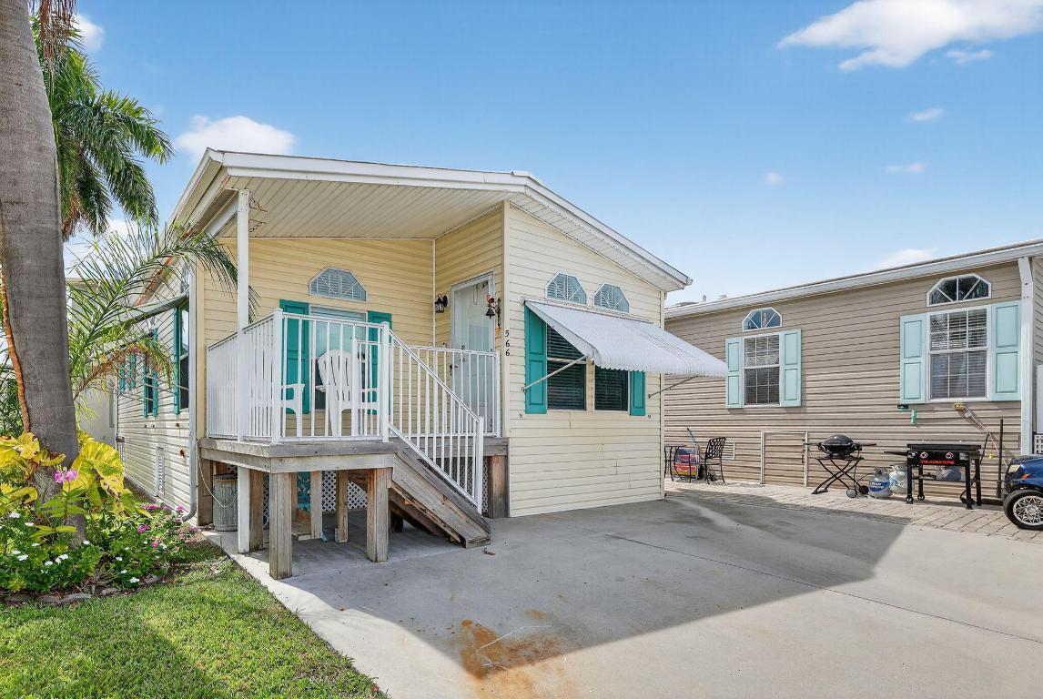 566 Nettles Boulevard