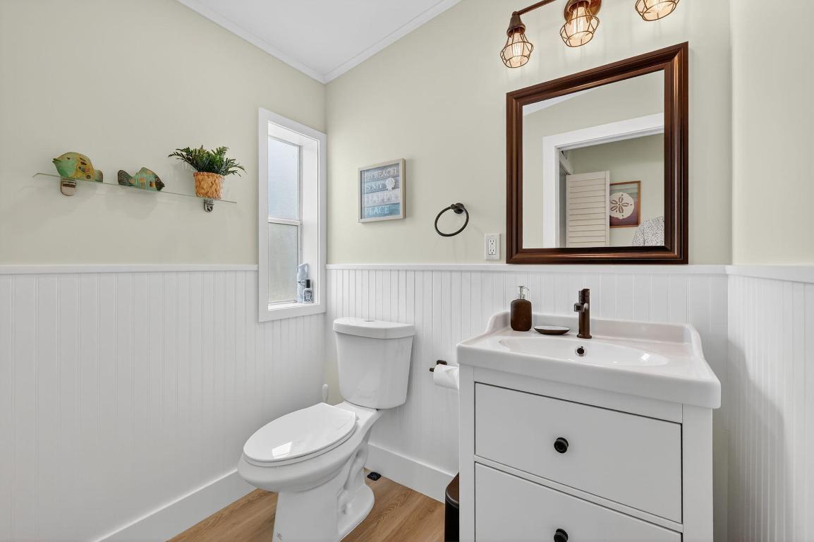 566 Nettles Boulevard