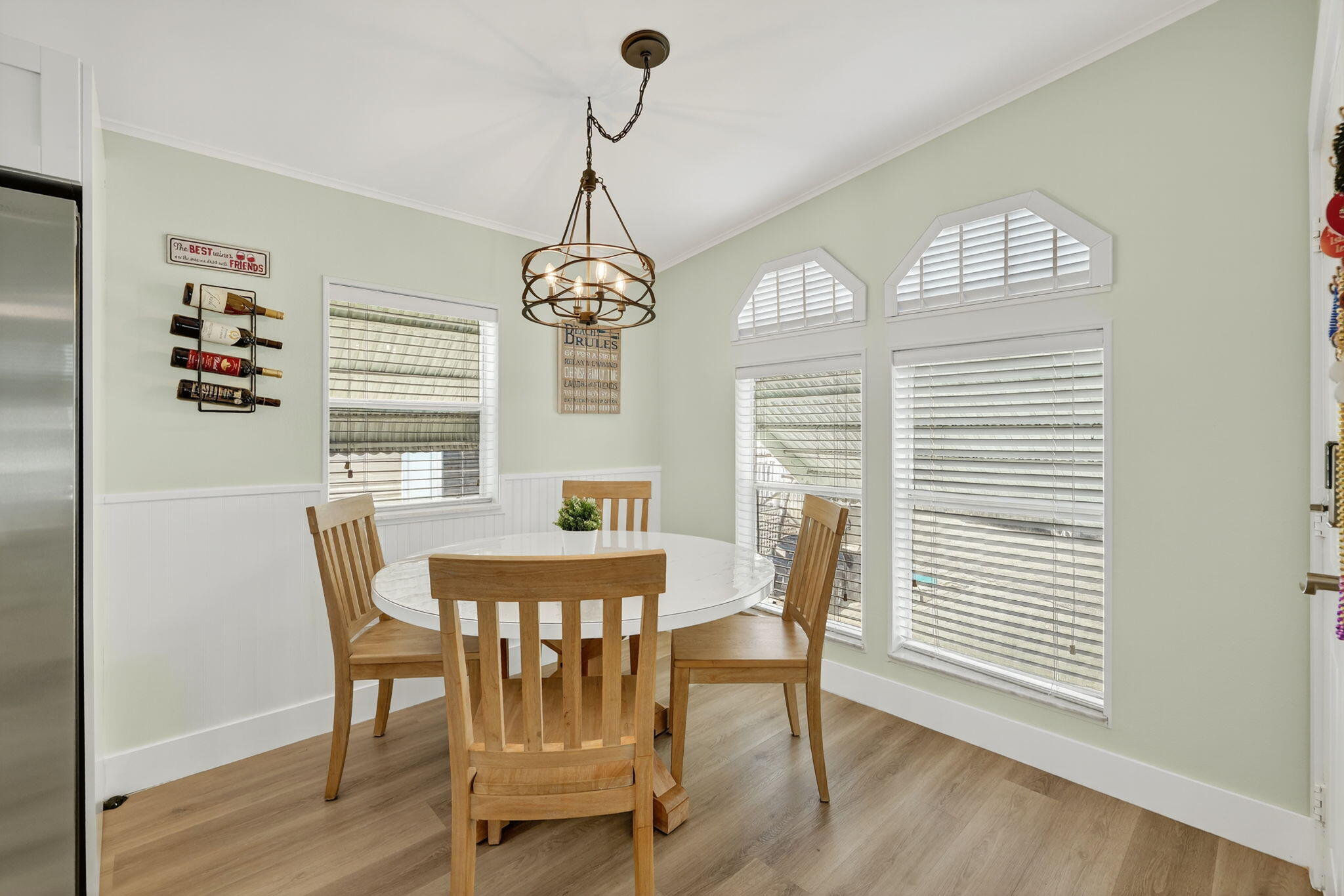 566 Nettles Boulevard