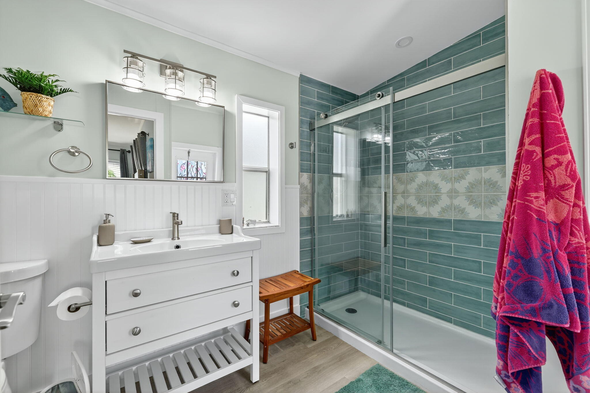 566 Nettles Boulevard