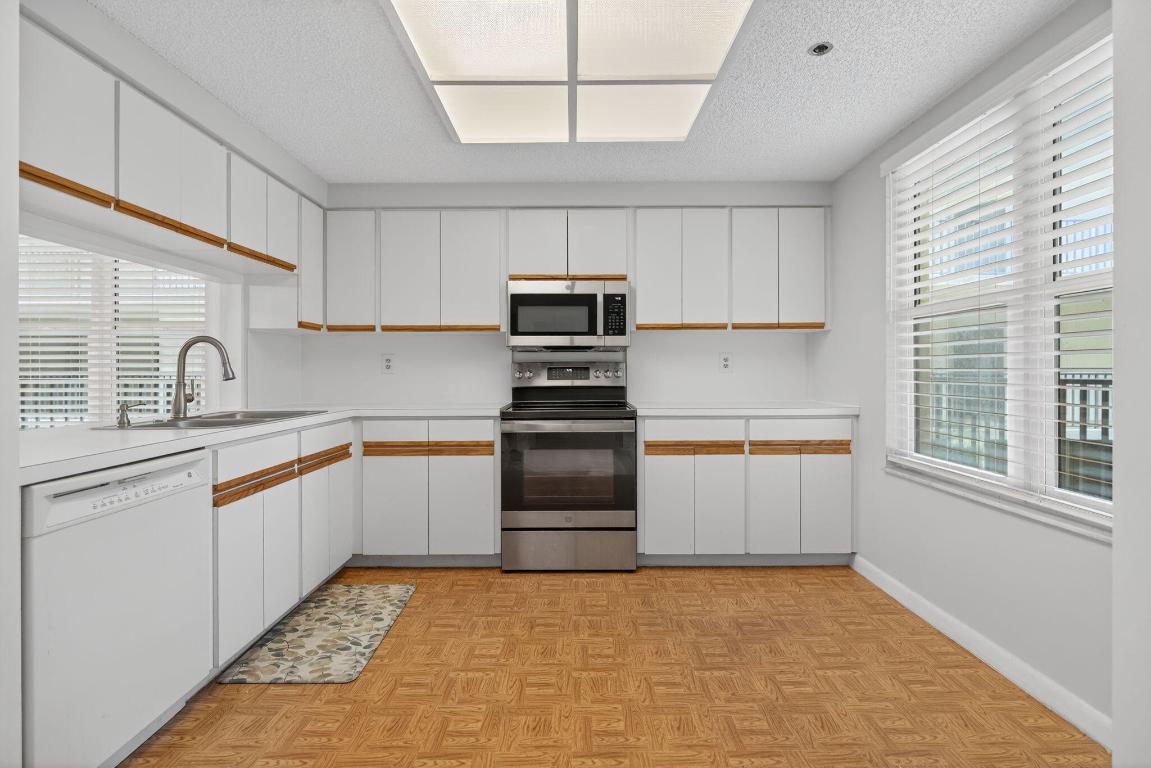 221 NE Plantation Road 213