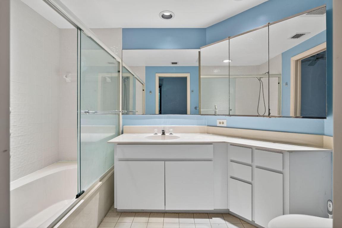 221 NE Plantation Road 213