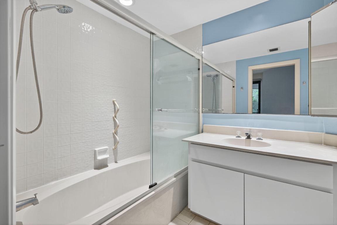 221 NE Plantation Road 213