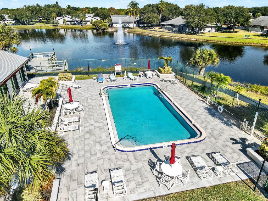 4104 NW Cinnamon Tree Circle