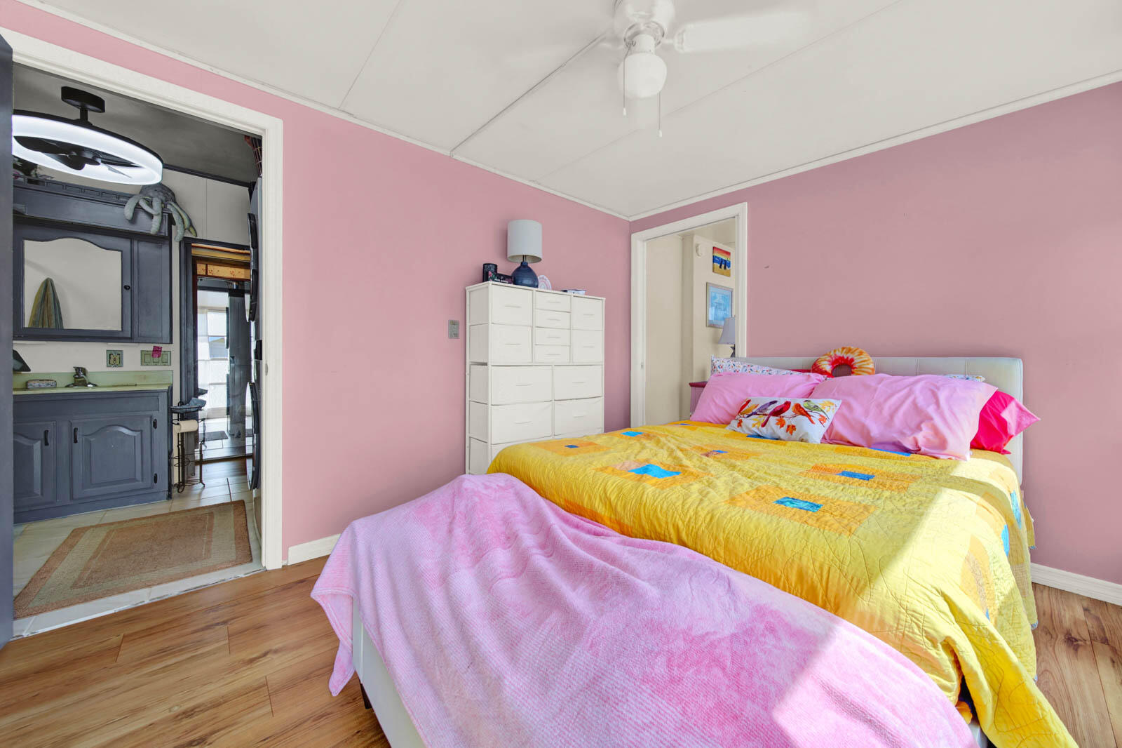 976 Nettles Boulevard