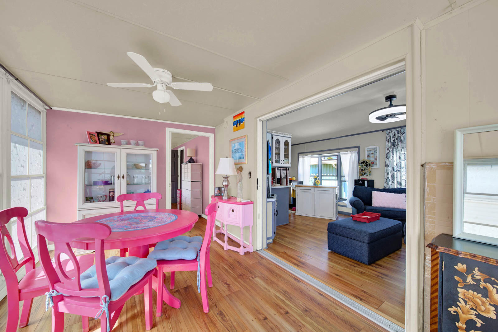 976 Nettles Boulevard