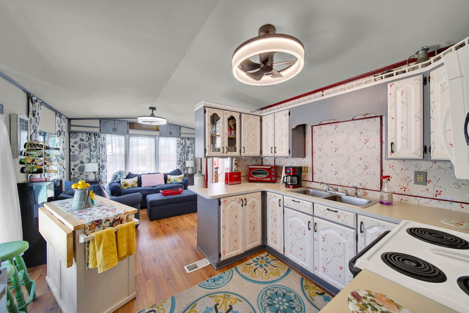 976 Nettles Boulevard