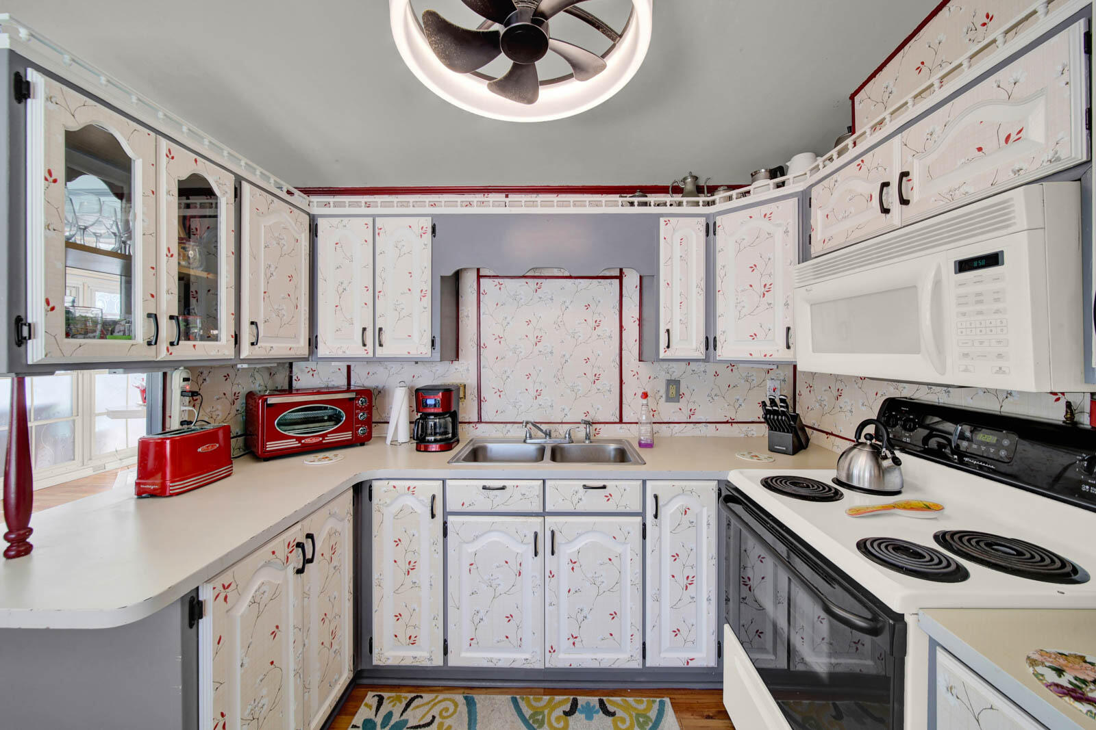 976 Nettles Boulevard