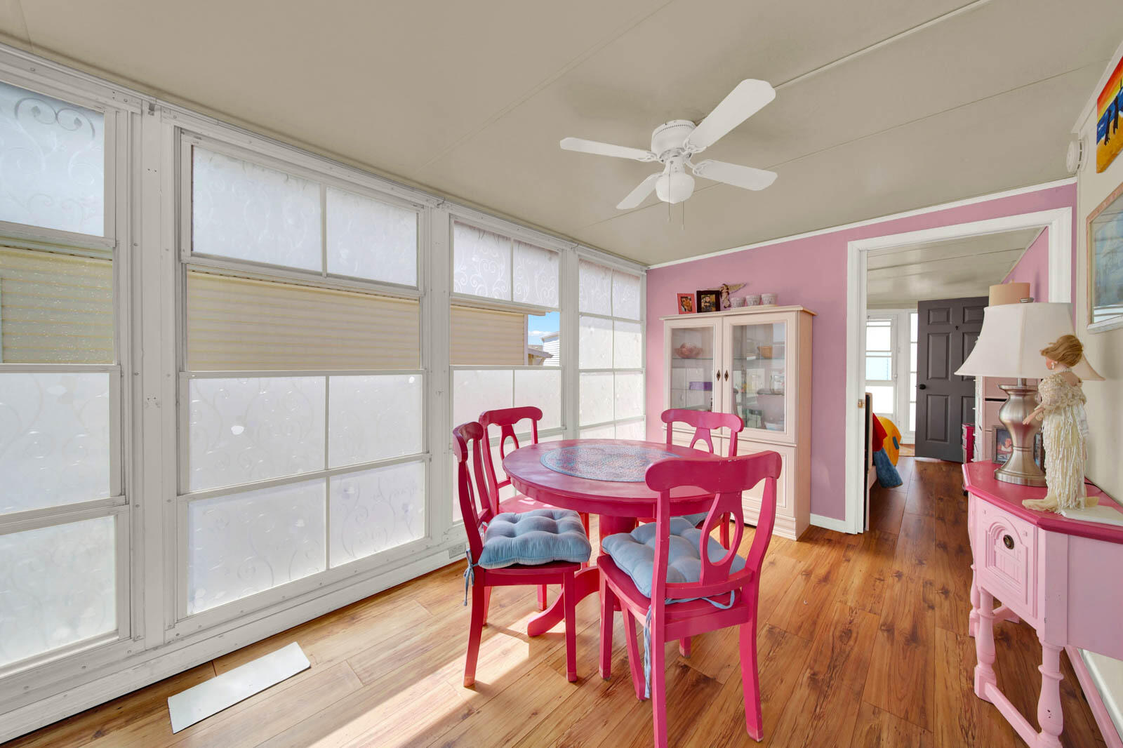 976 Nettles Boulevard