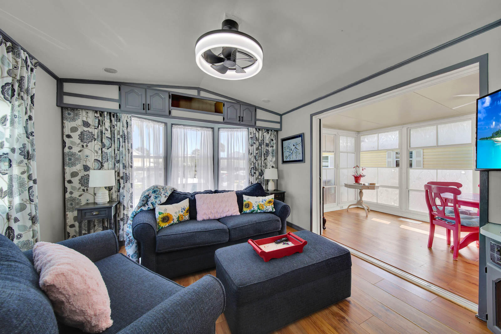 976 Nettles Boulevard