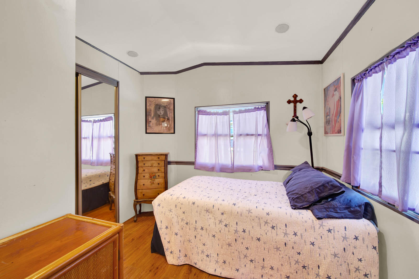 976 Nettles Boulevard