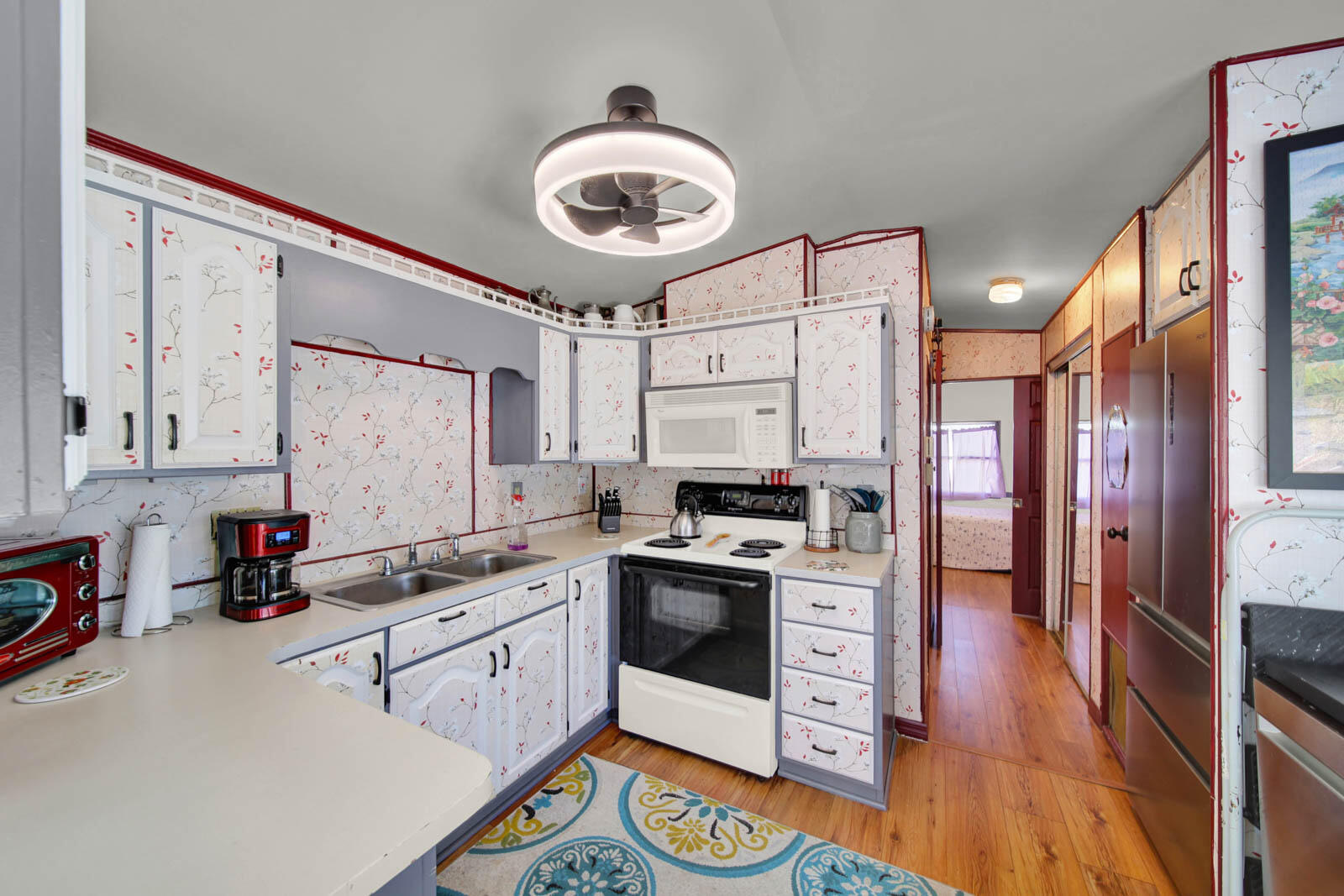 976 Nettles Boulevard