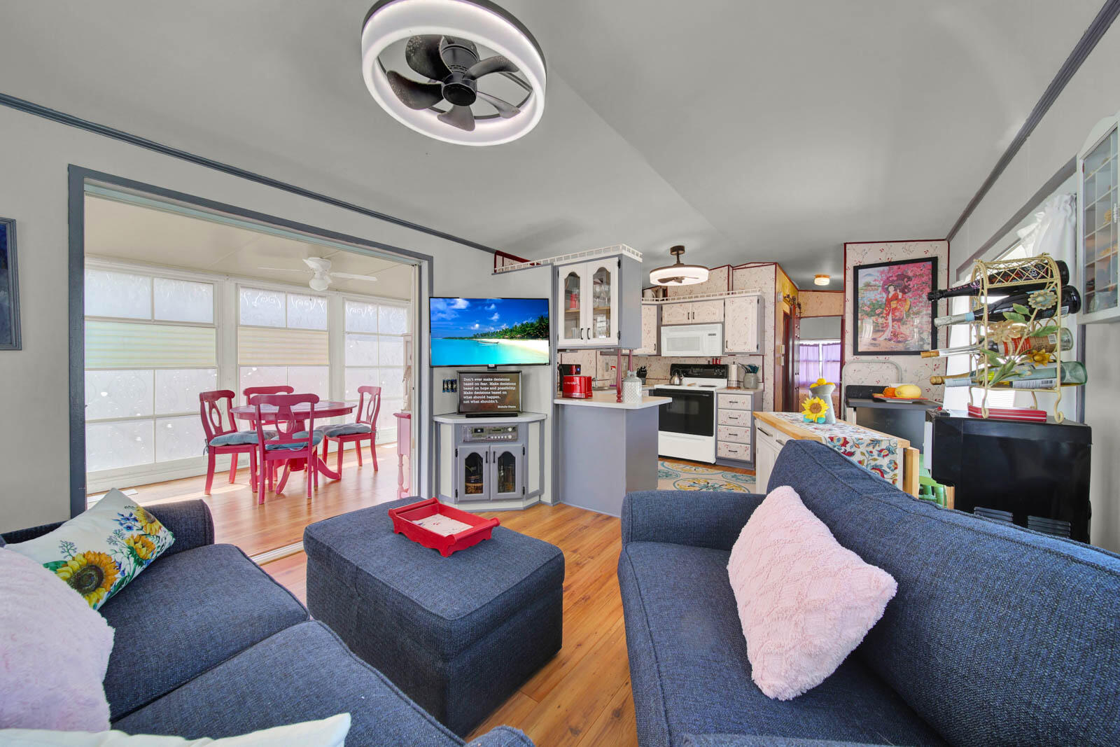 976 Nettles Boulevard