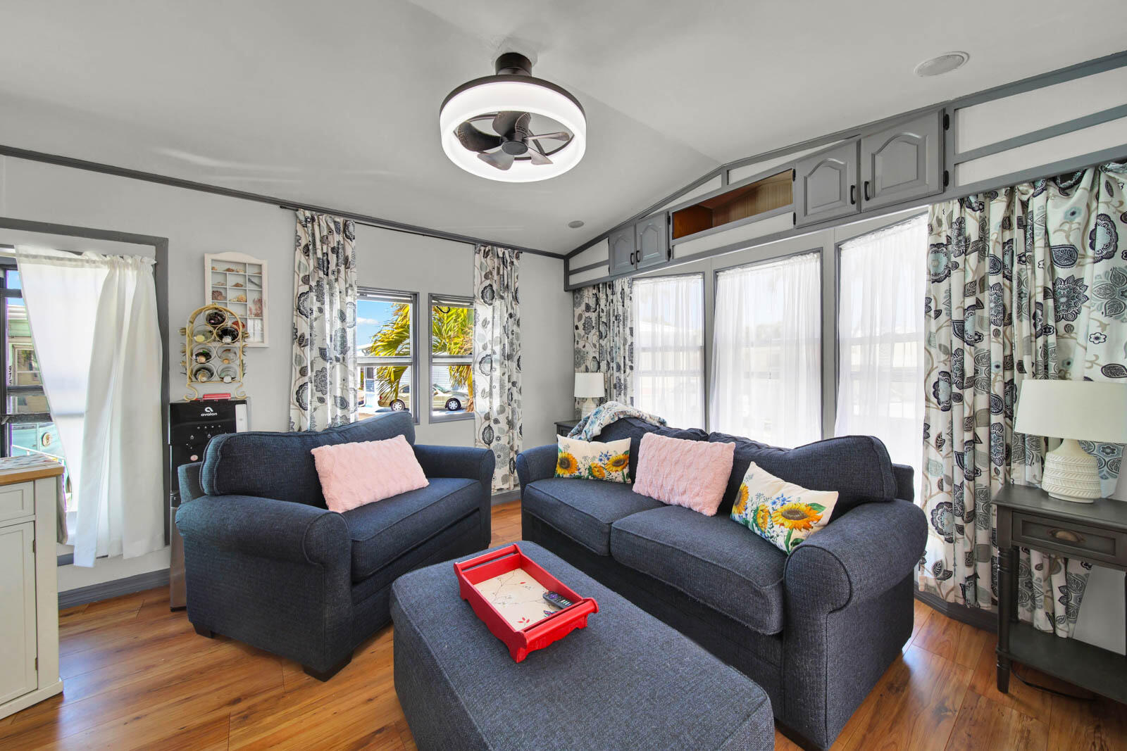 976 Nettles Boulevard