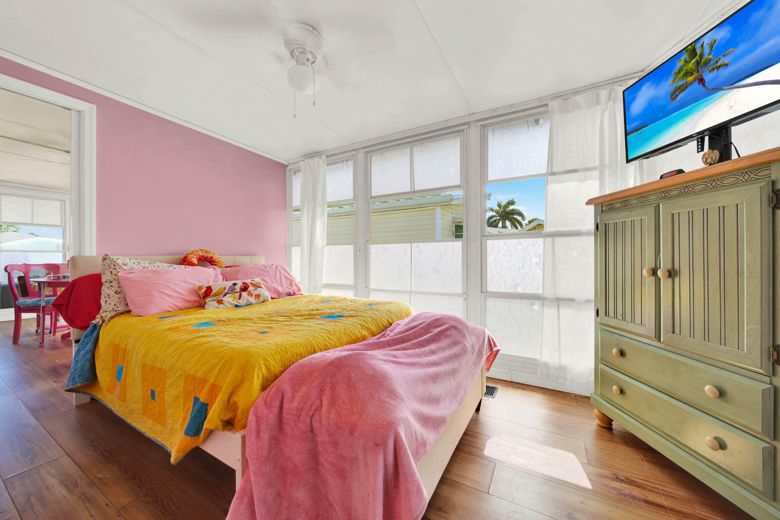 976 Nettles Boulevard