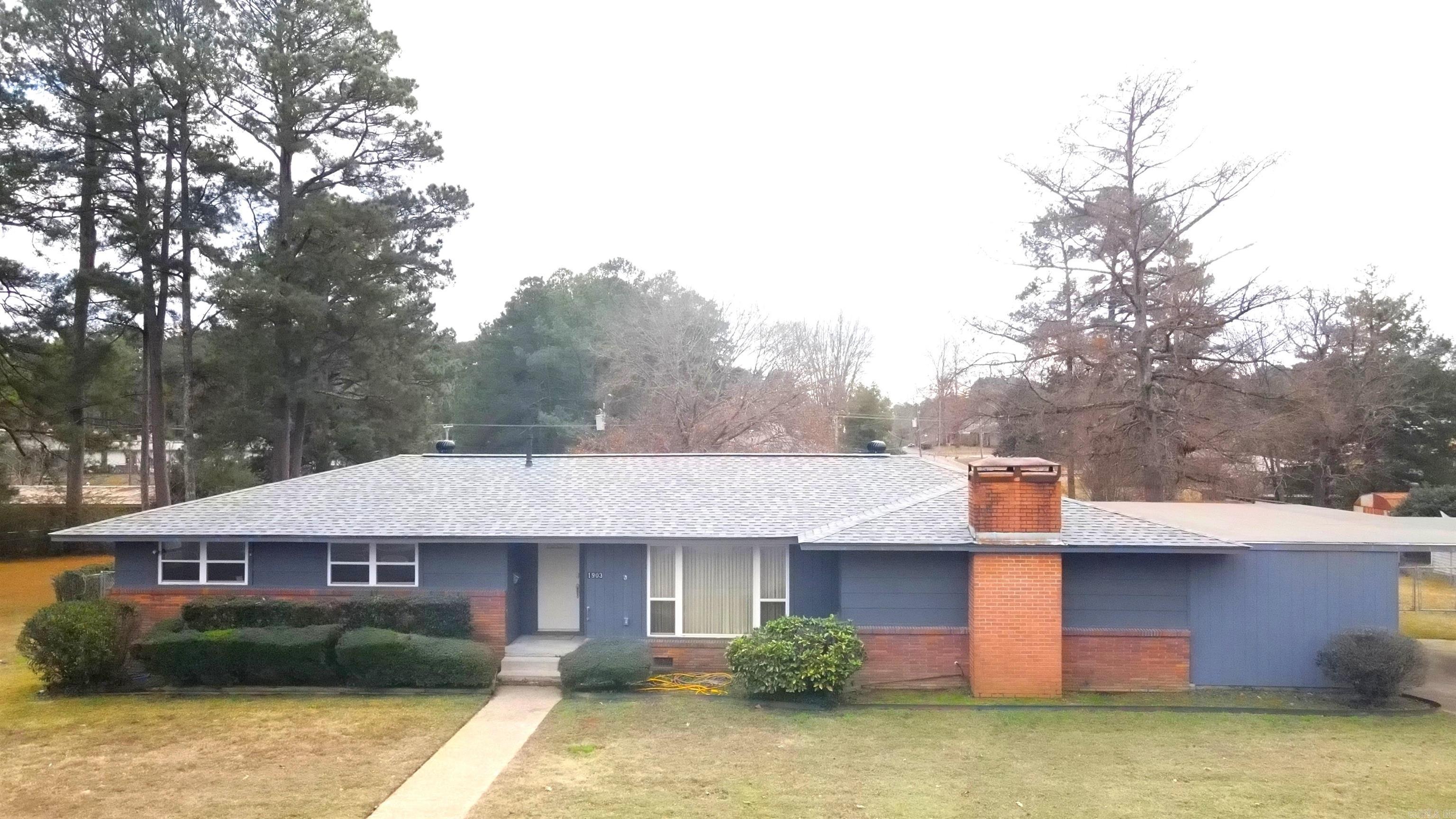 1903 Center Street