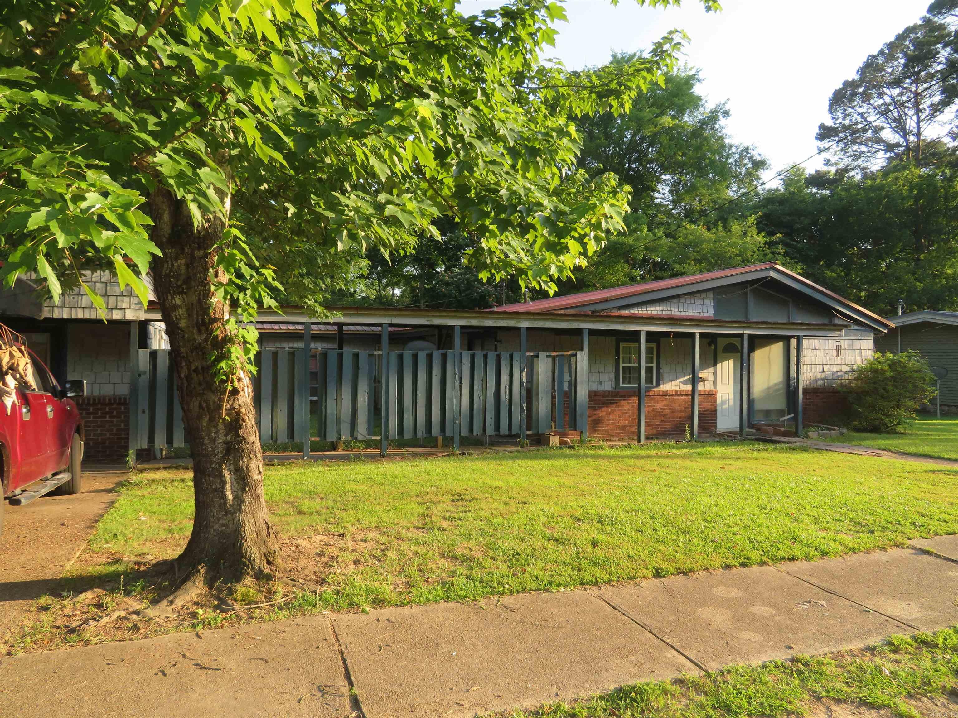 1811 Sylvia Street