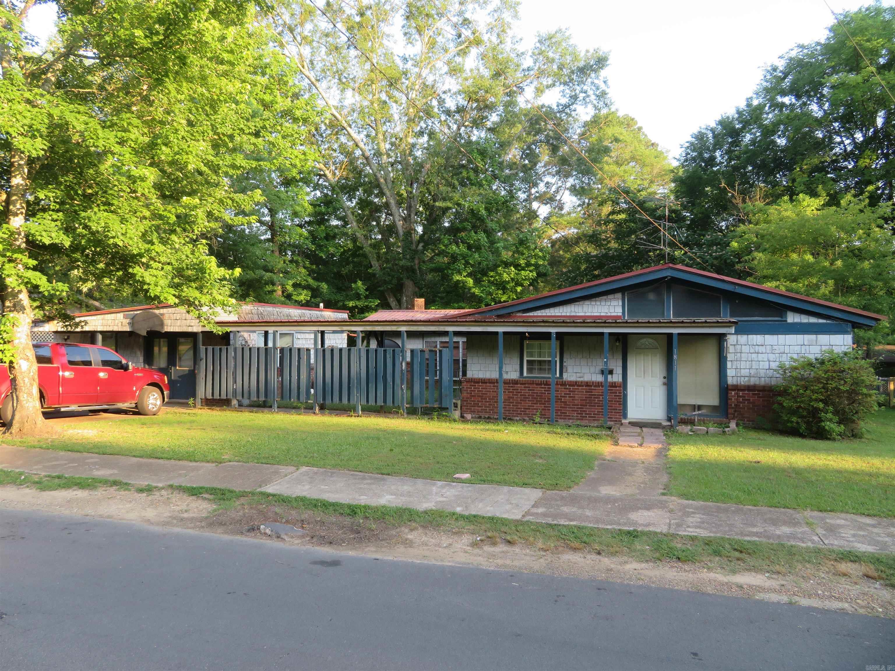 1811 Sylvia Street