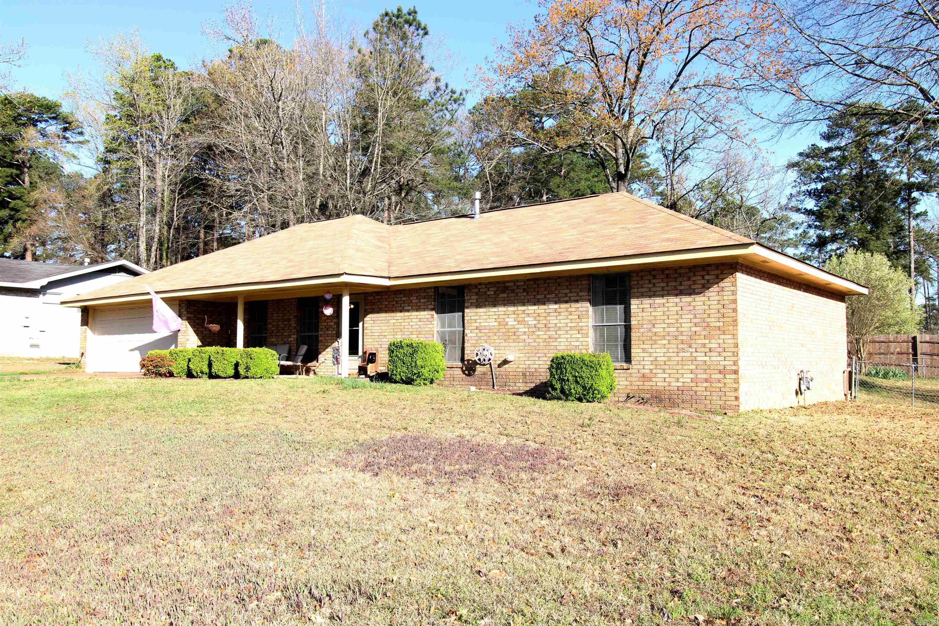 2710 Lynwood Drive