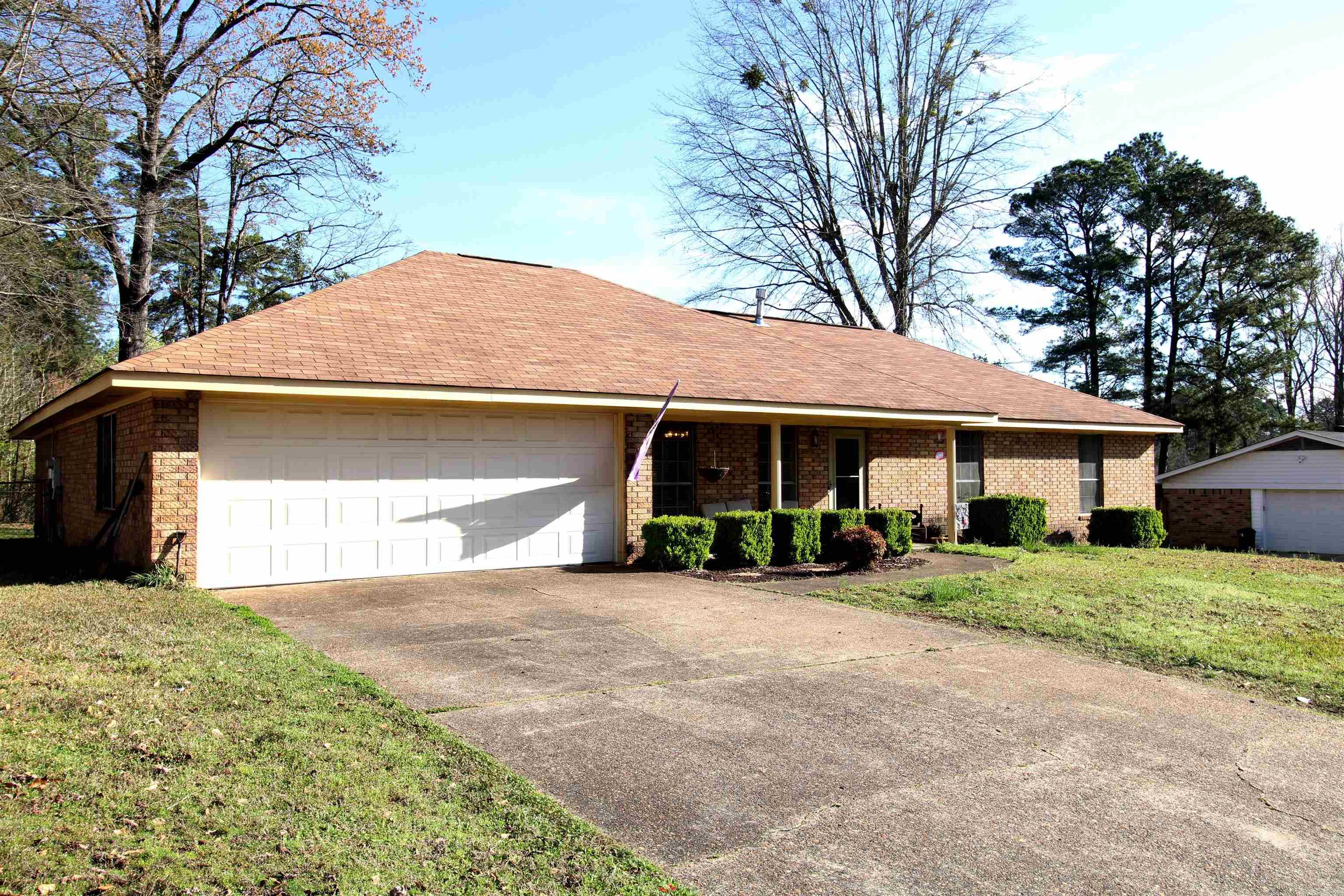 2710 Lynwood Drive