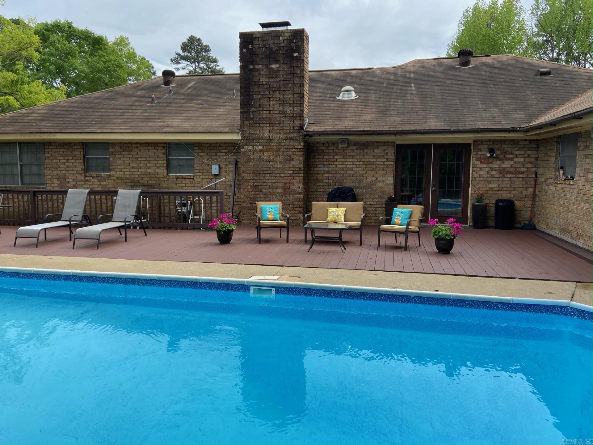 2710 Lynwood Drive