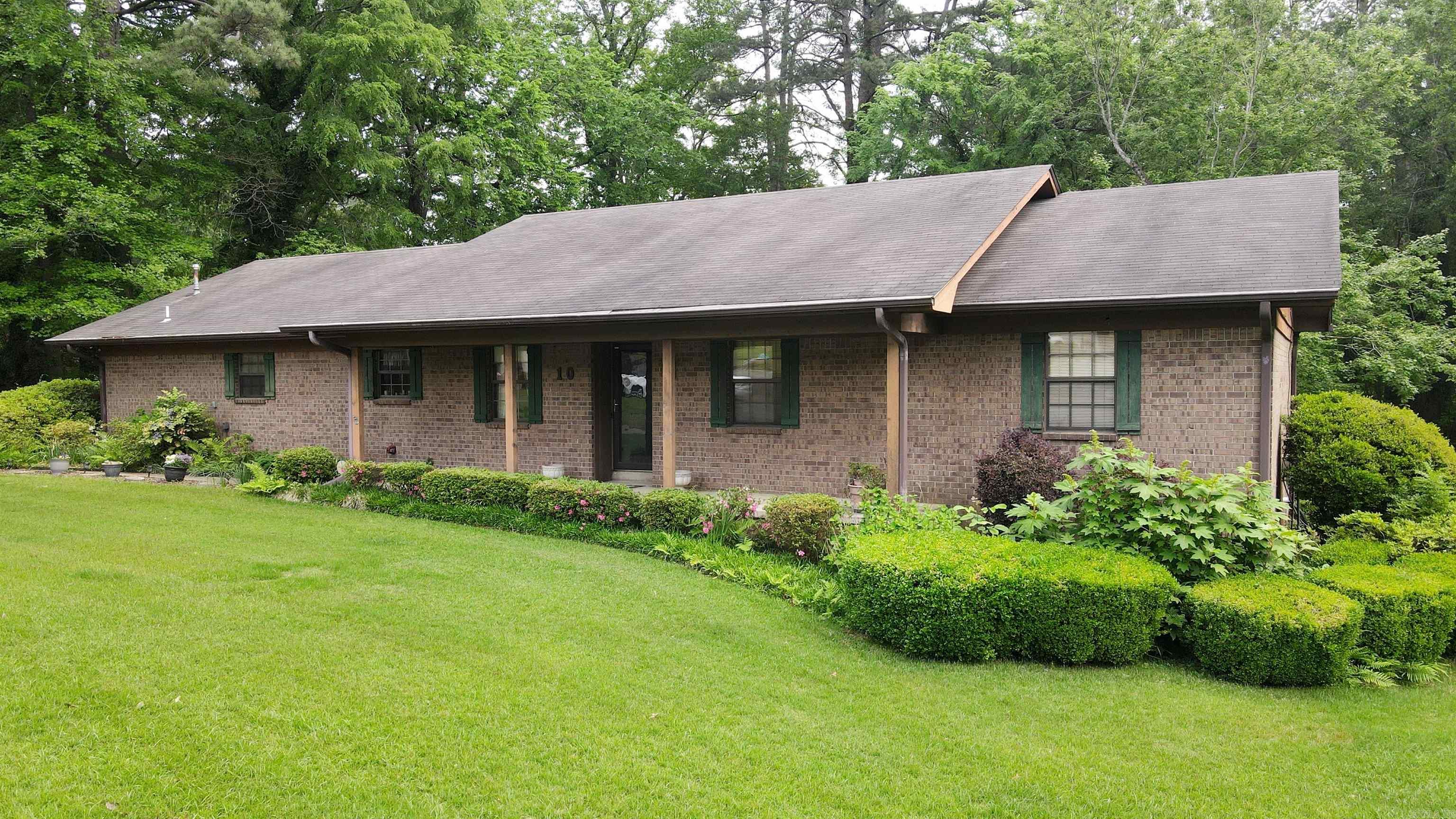 10 Lexington Circle