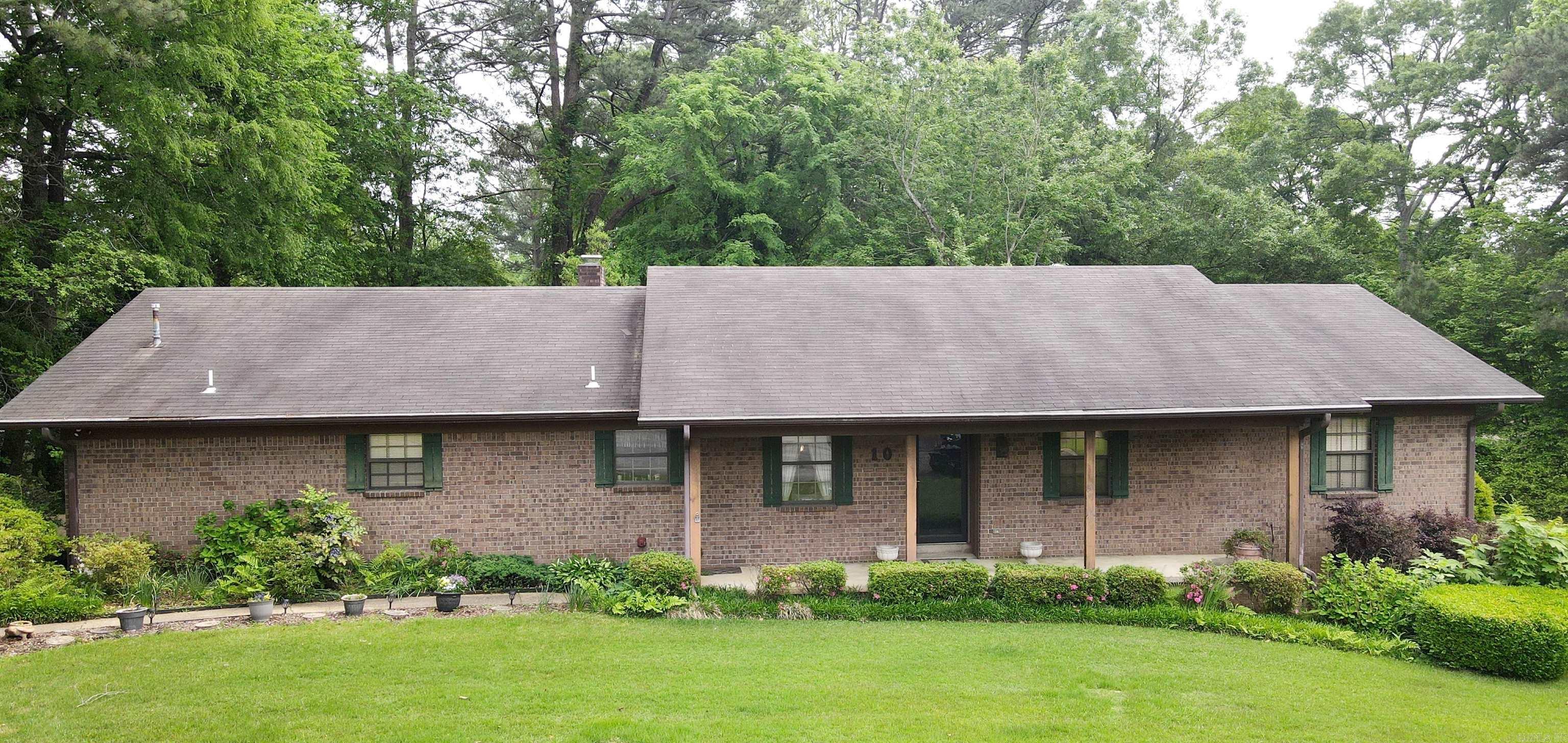 10 Lexington Circle