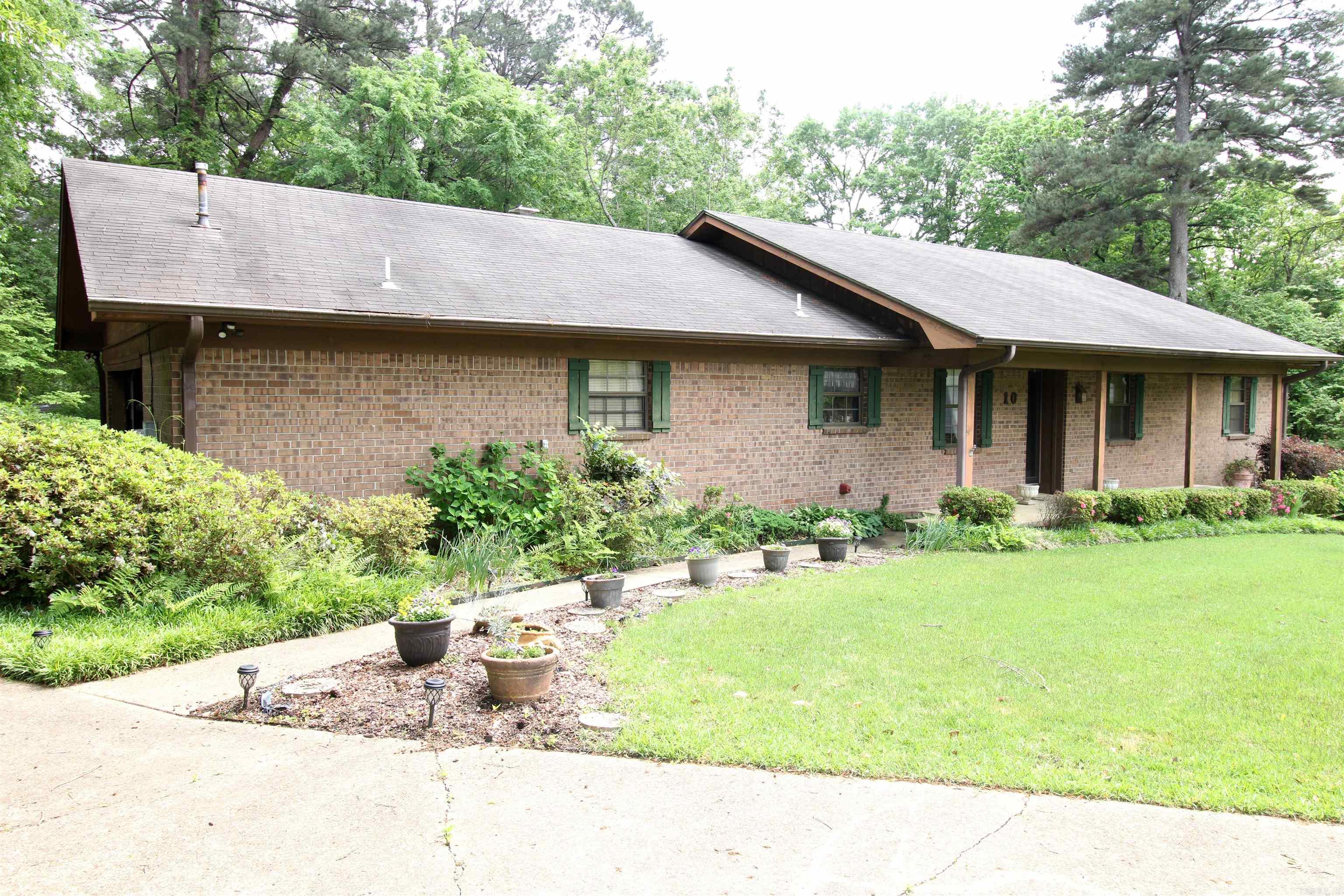 10 Lexington Circle