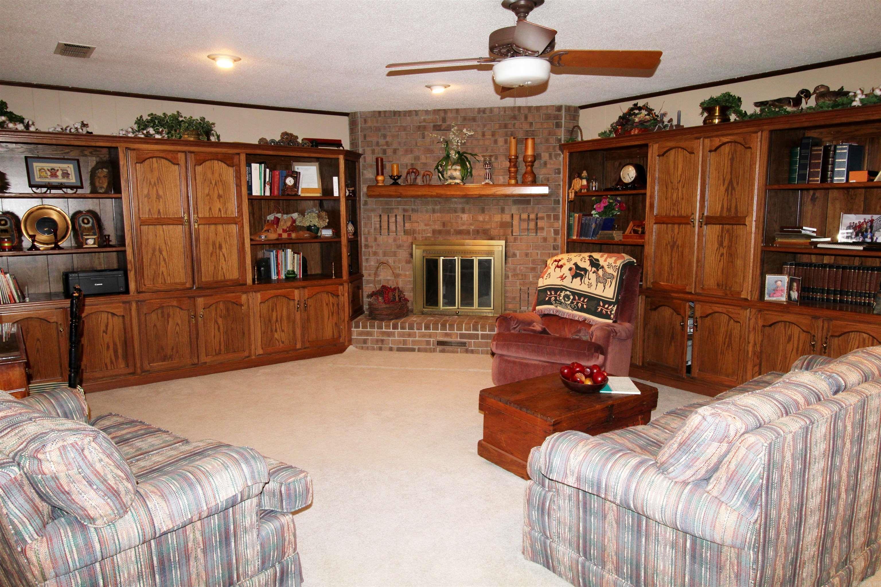 10 Lexington Circle