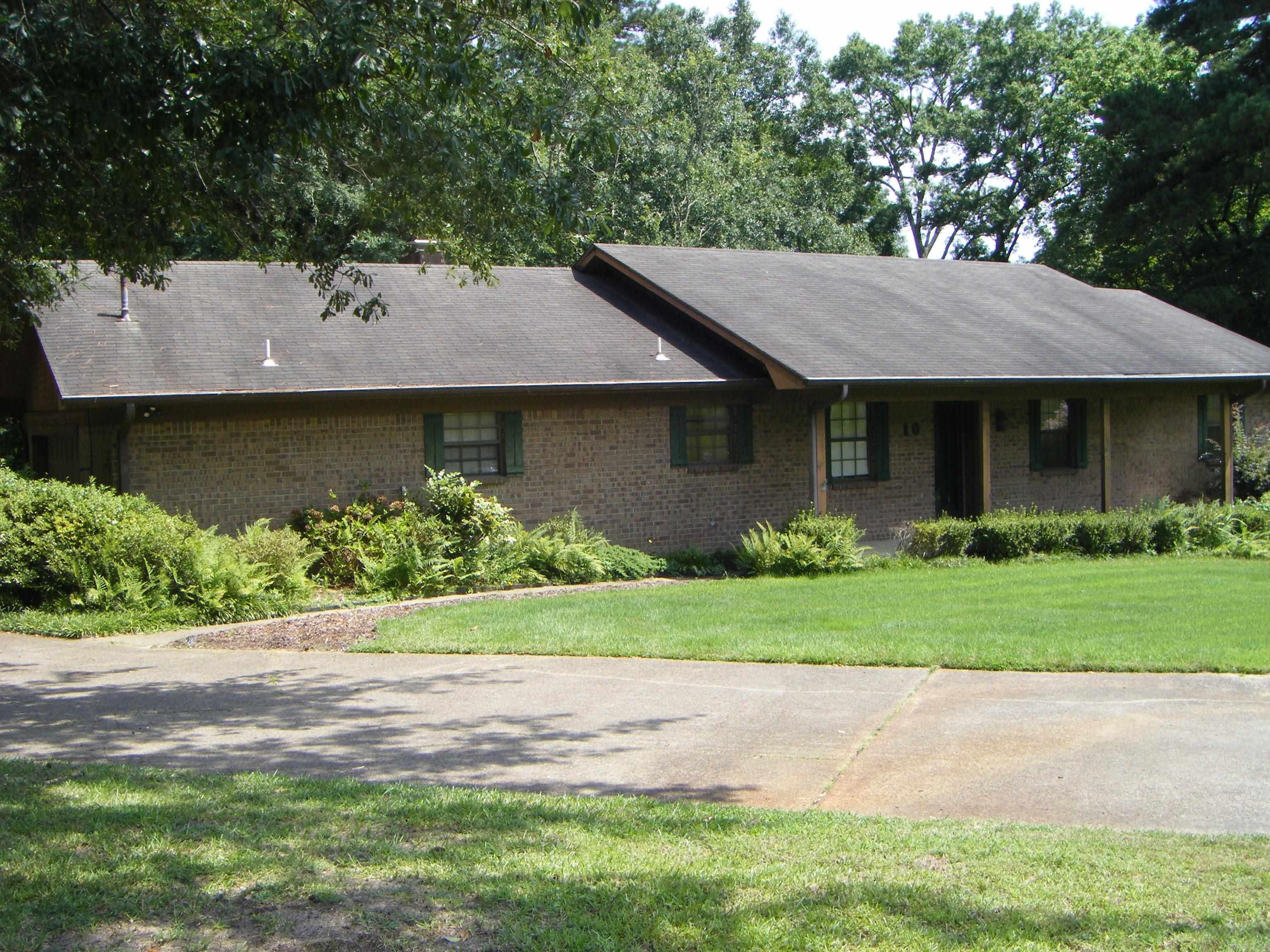 10 Lexington Circle