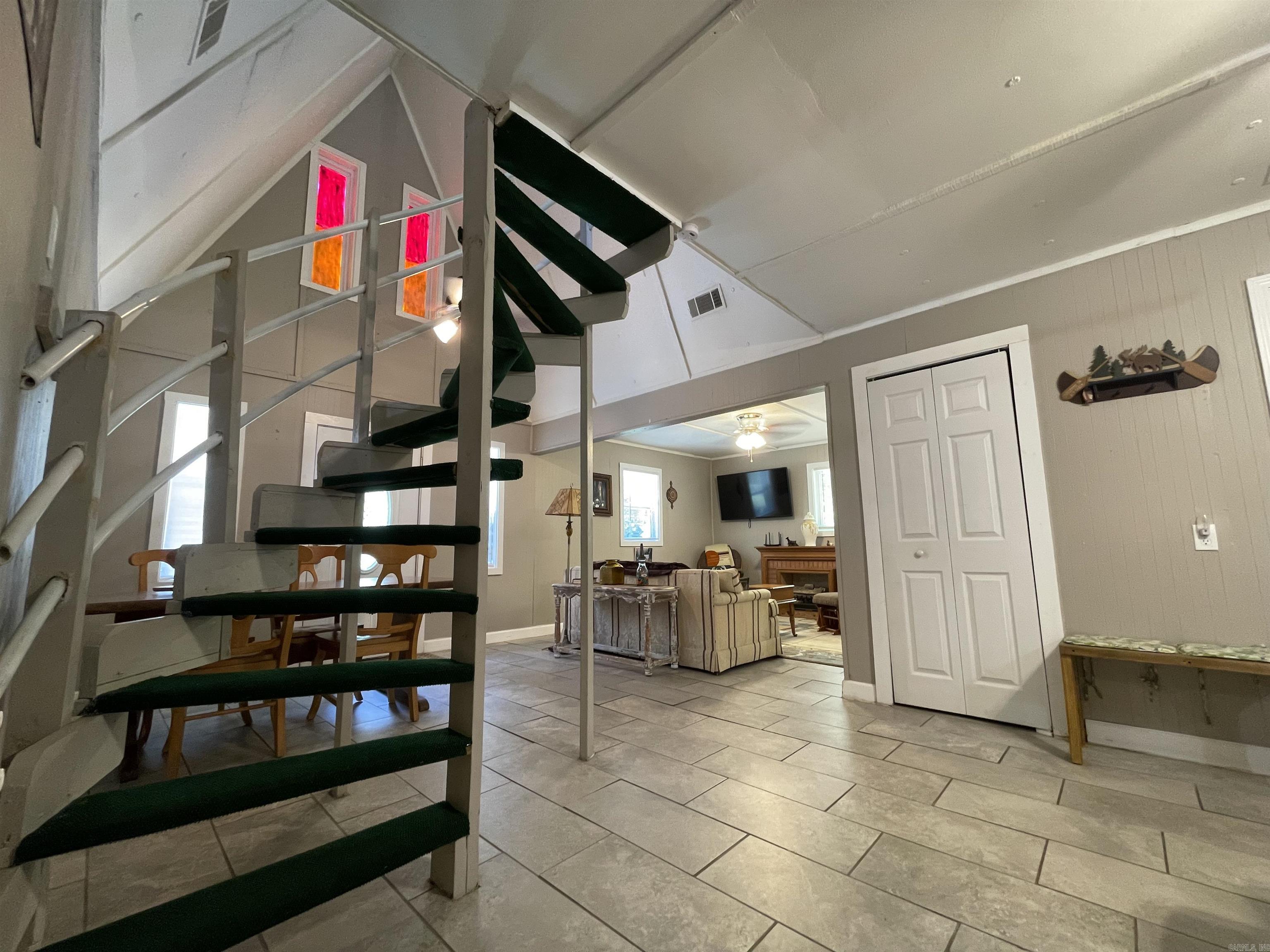 132 Scottland Lane