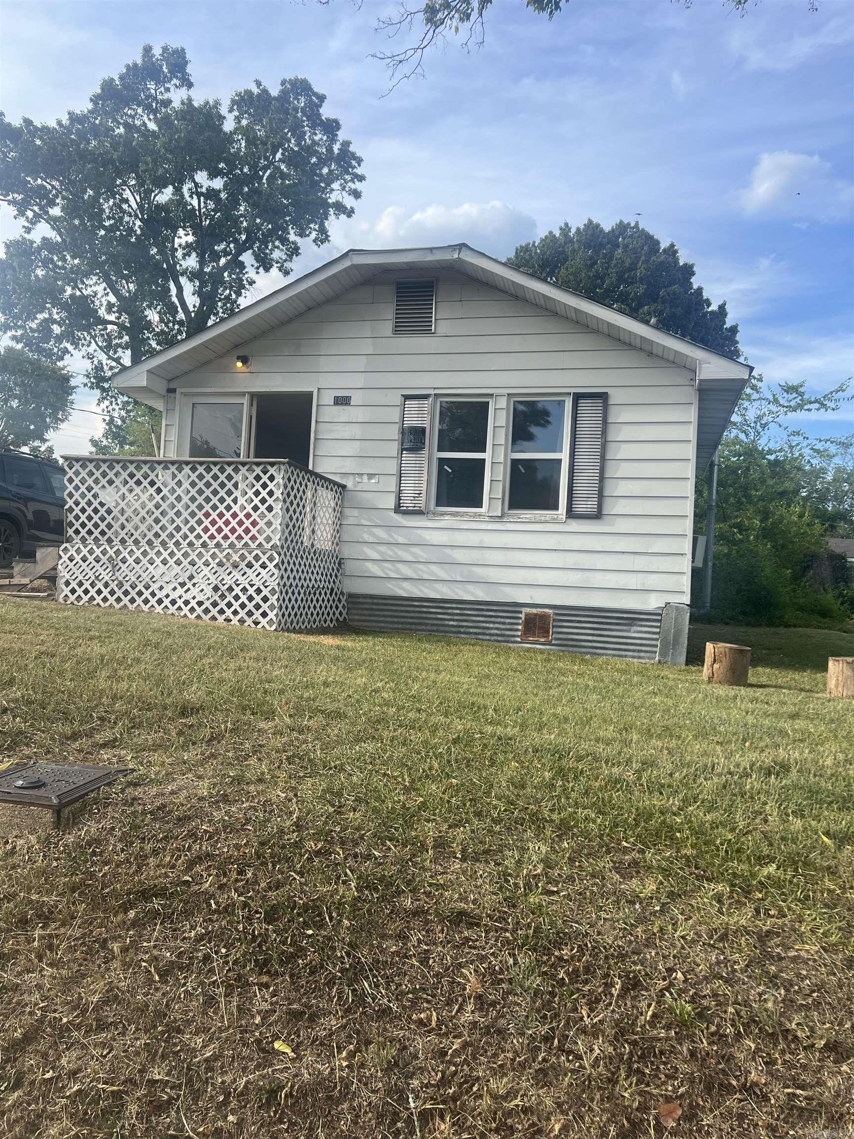 1000 W St. Louis Street