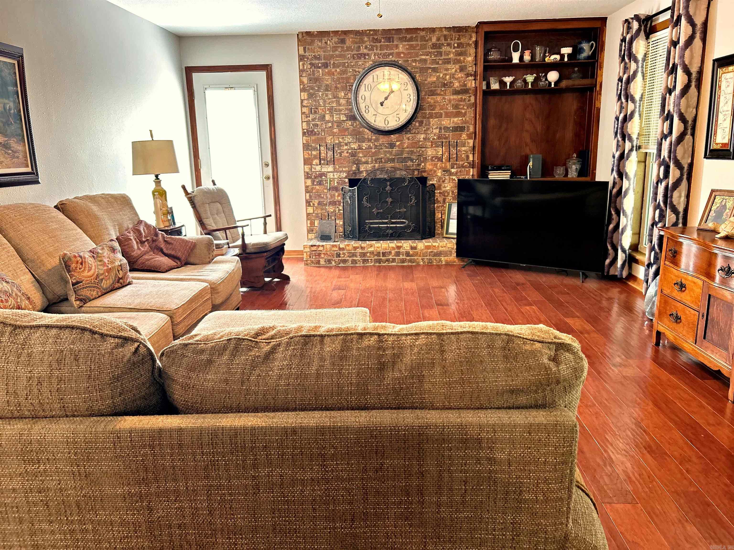 2 Holly Oak Drive