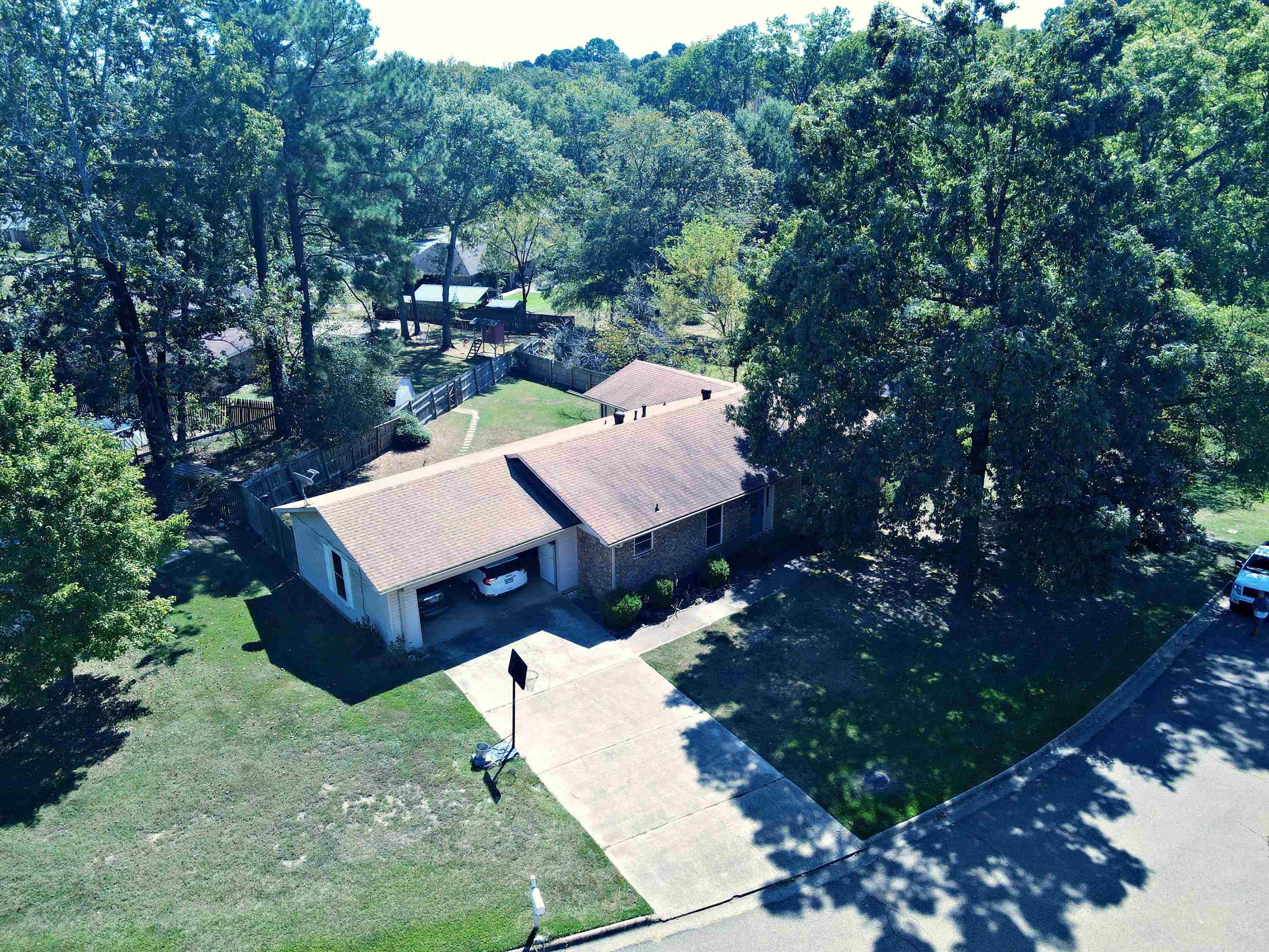 2 Holly Oak Drive