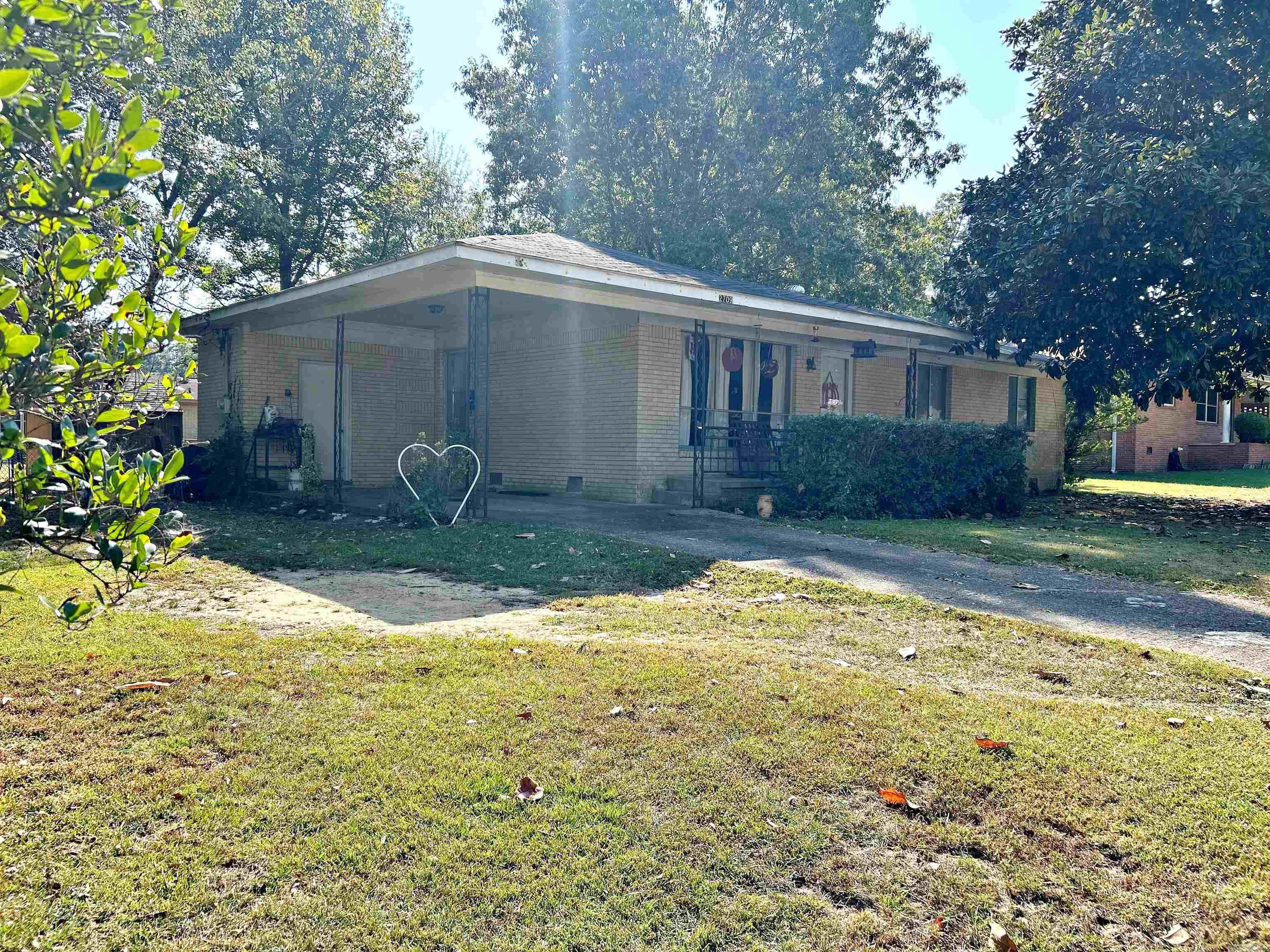 2709 Center Street