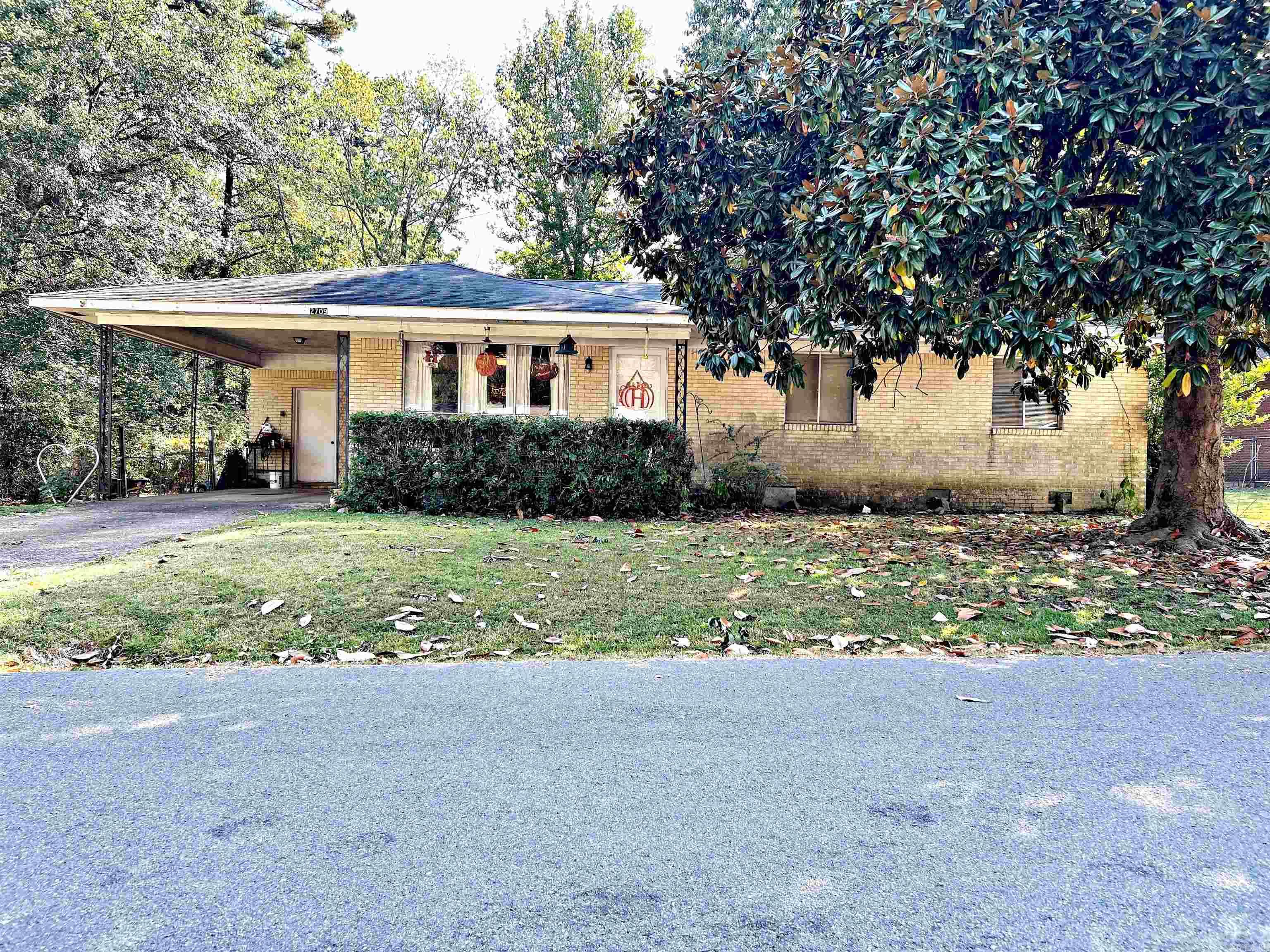 2709 Center Street