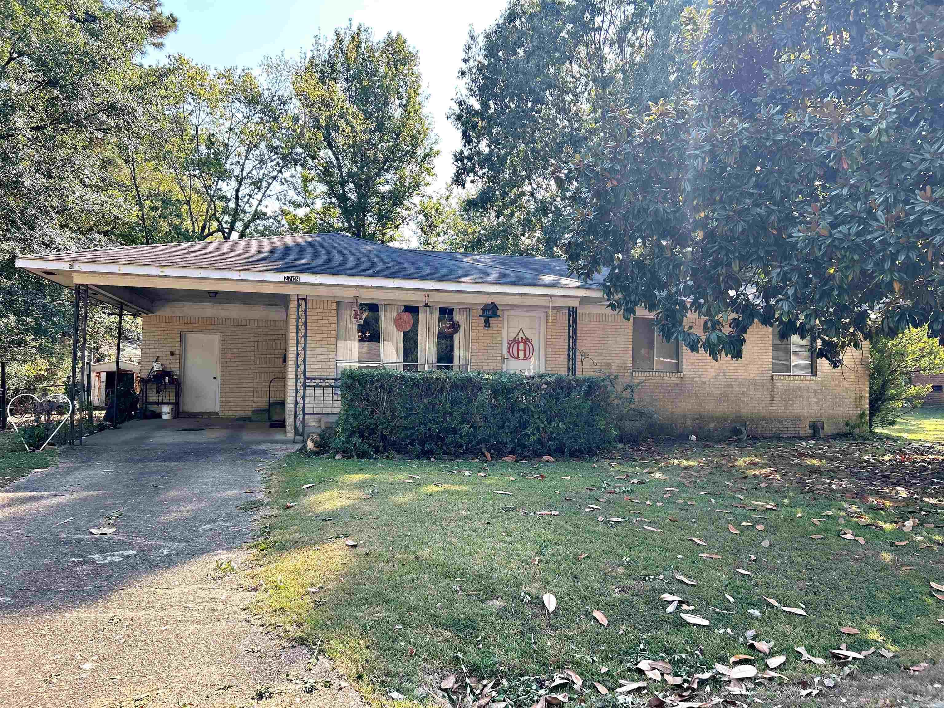 2709 Center Street