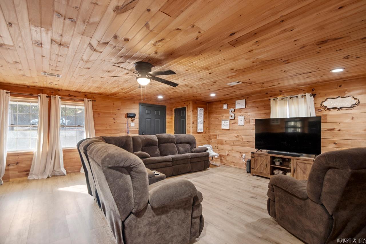 433 Seminole Rd