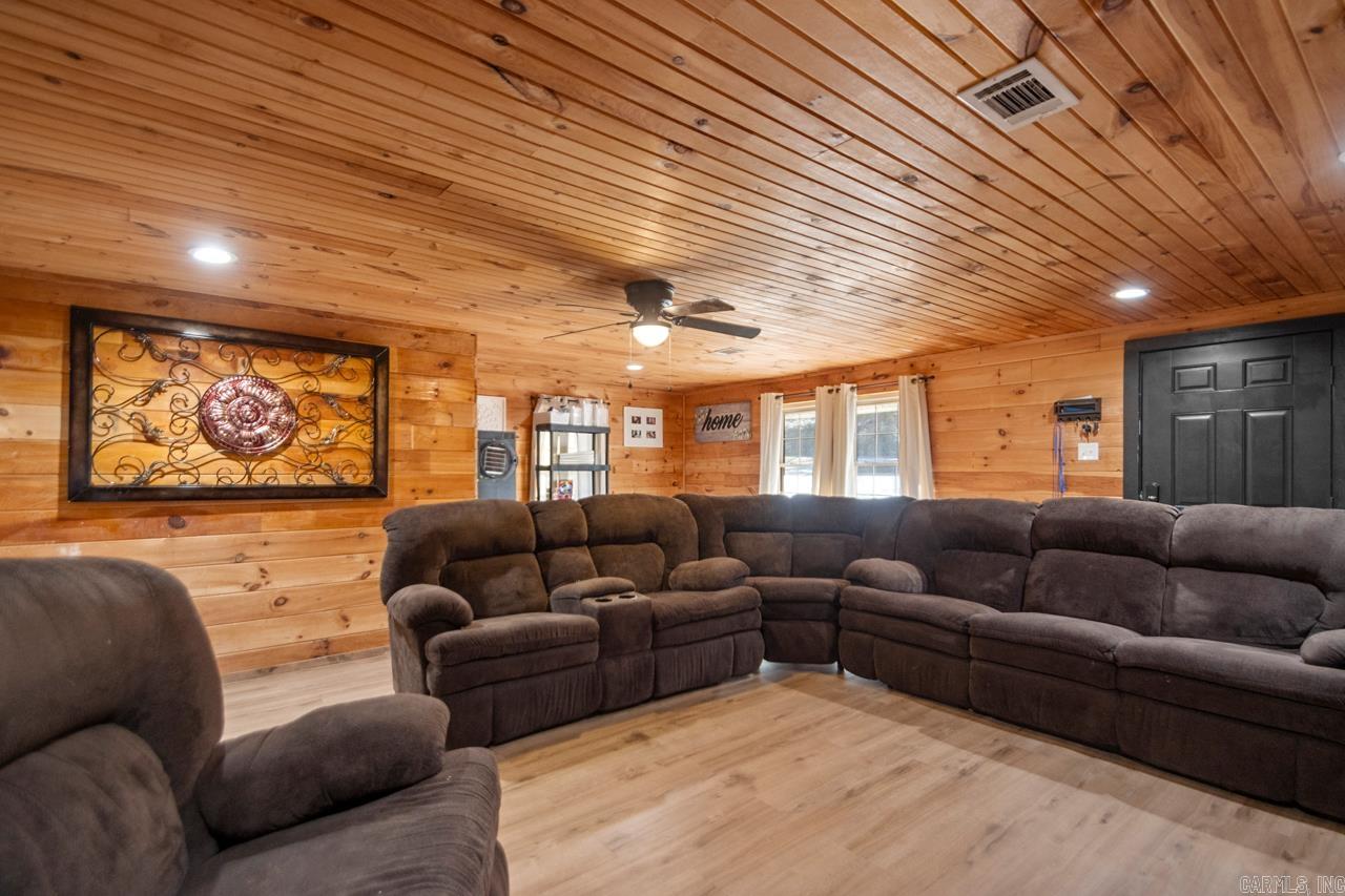 433 Seminole Rd