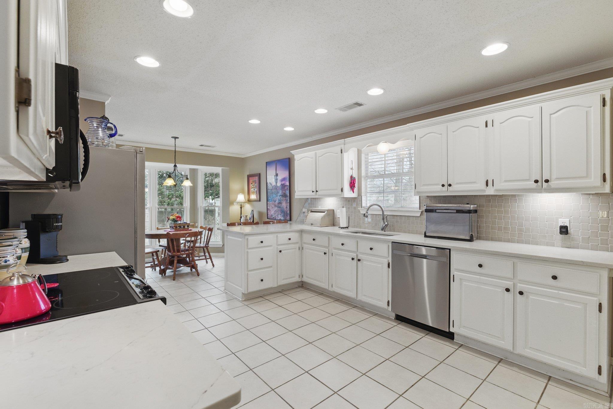 3403 Meadow Creek Drive