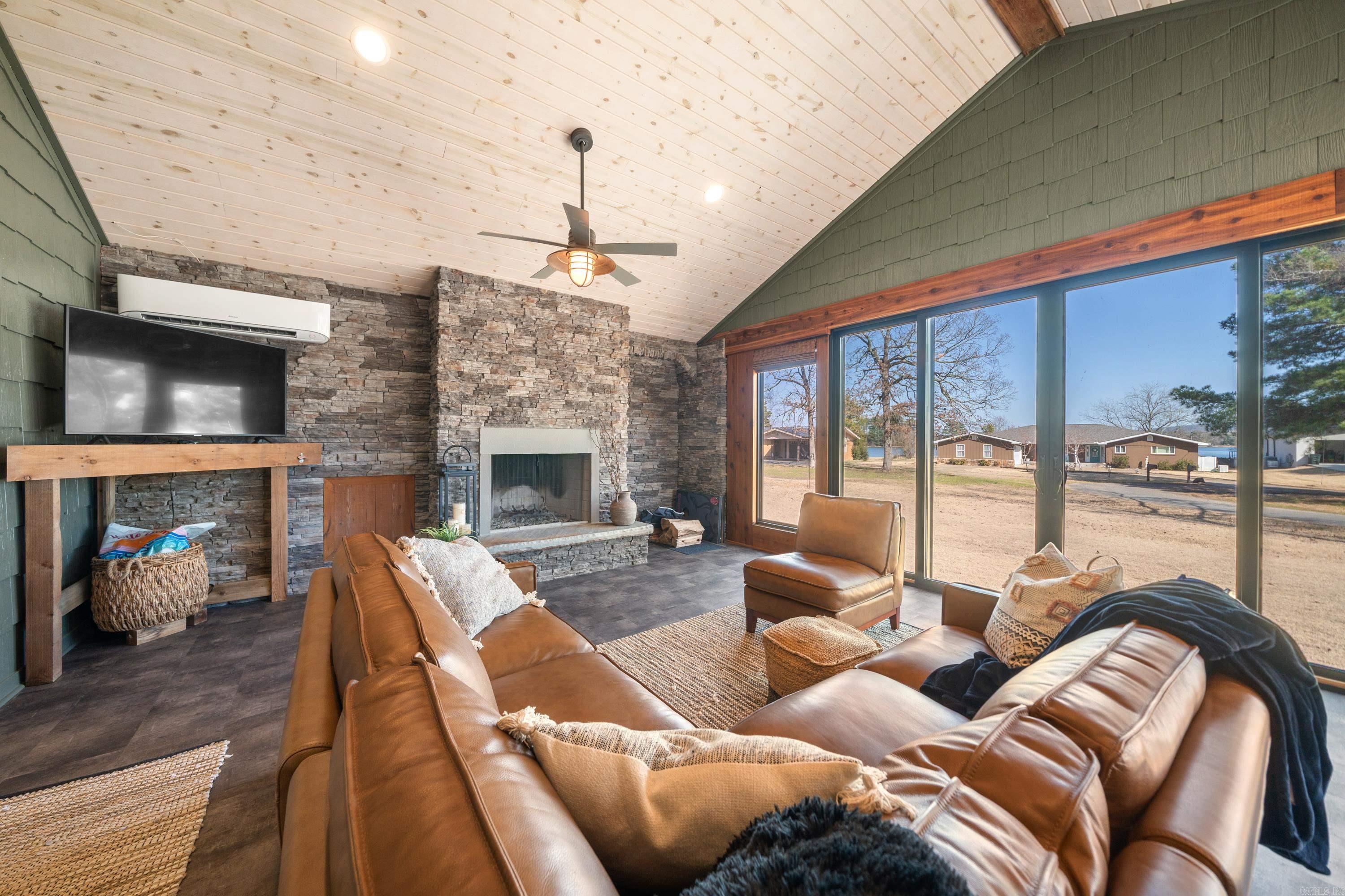 402 Caroline Acres Point