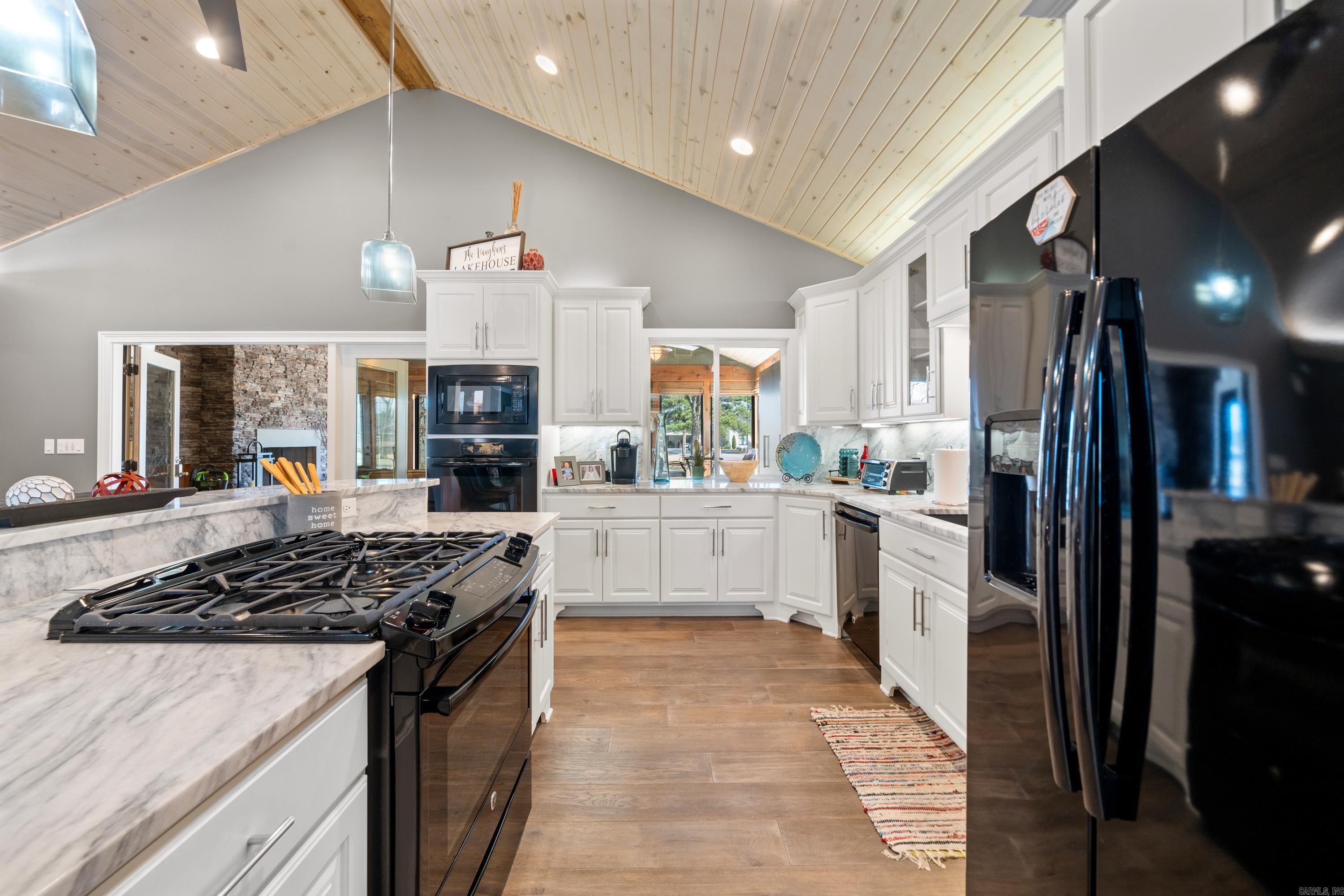 402 Caroline Acres Point