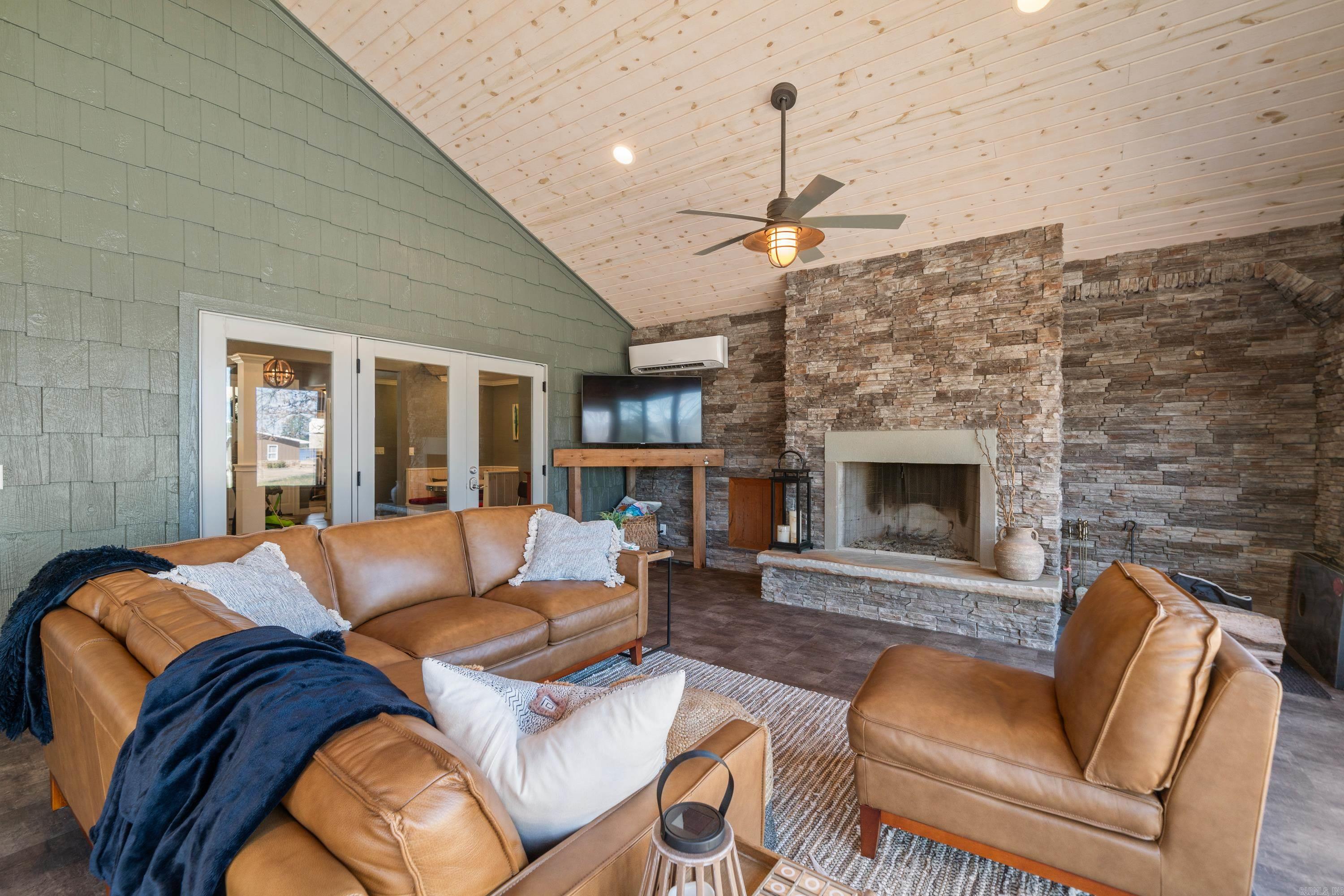 402 Caroline Acres Point