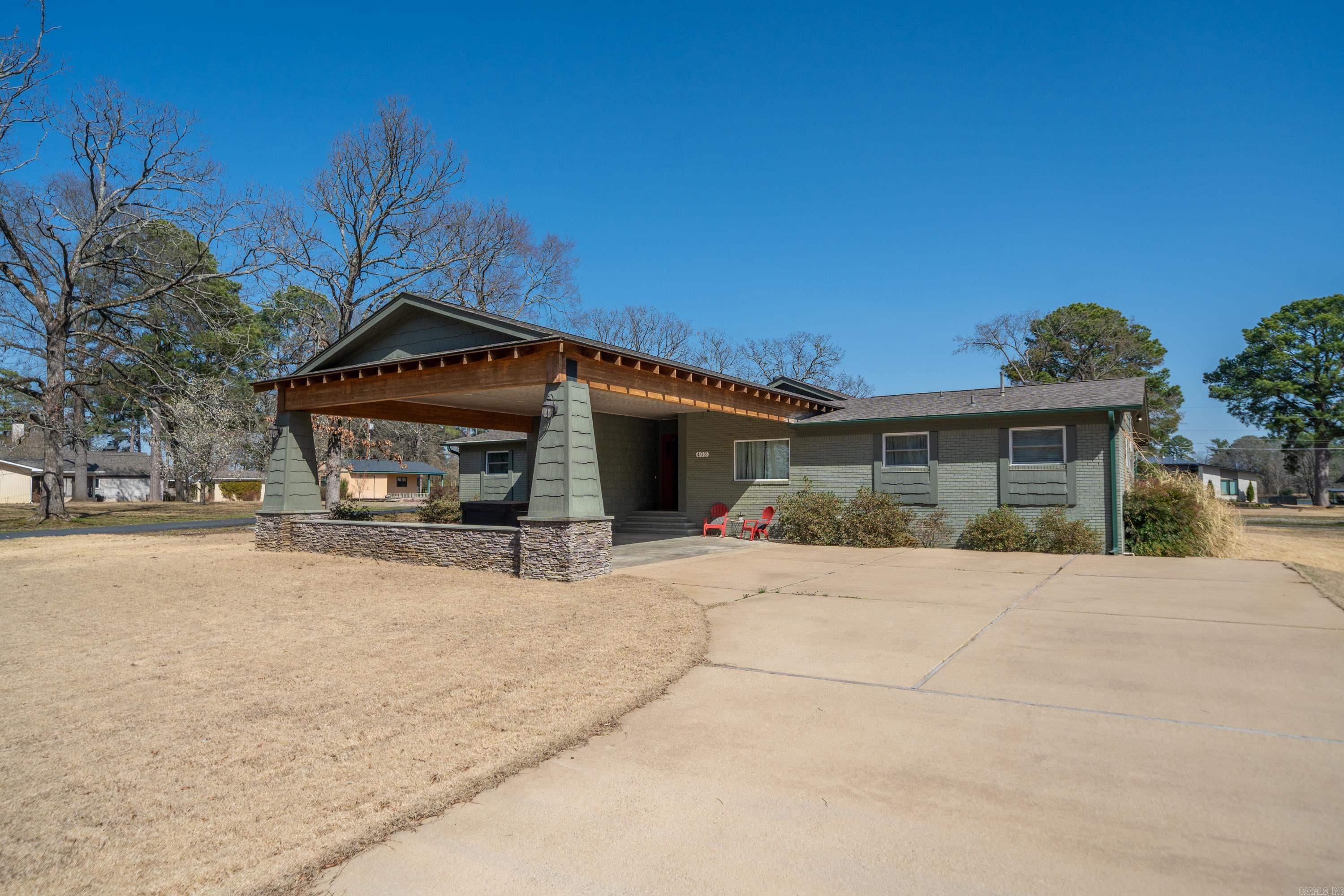402 Caroline Acres Point