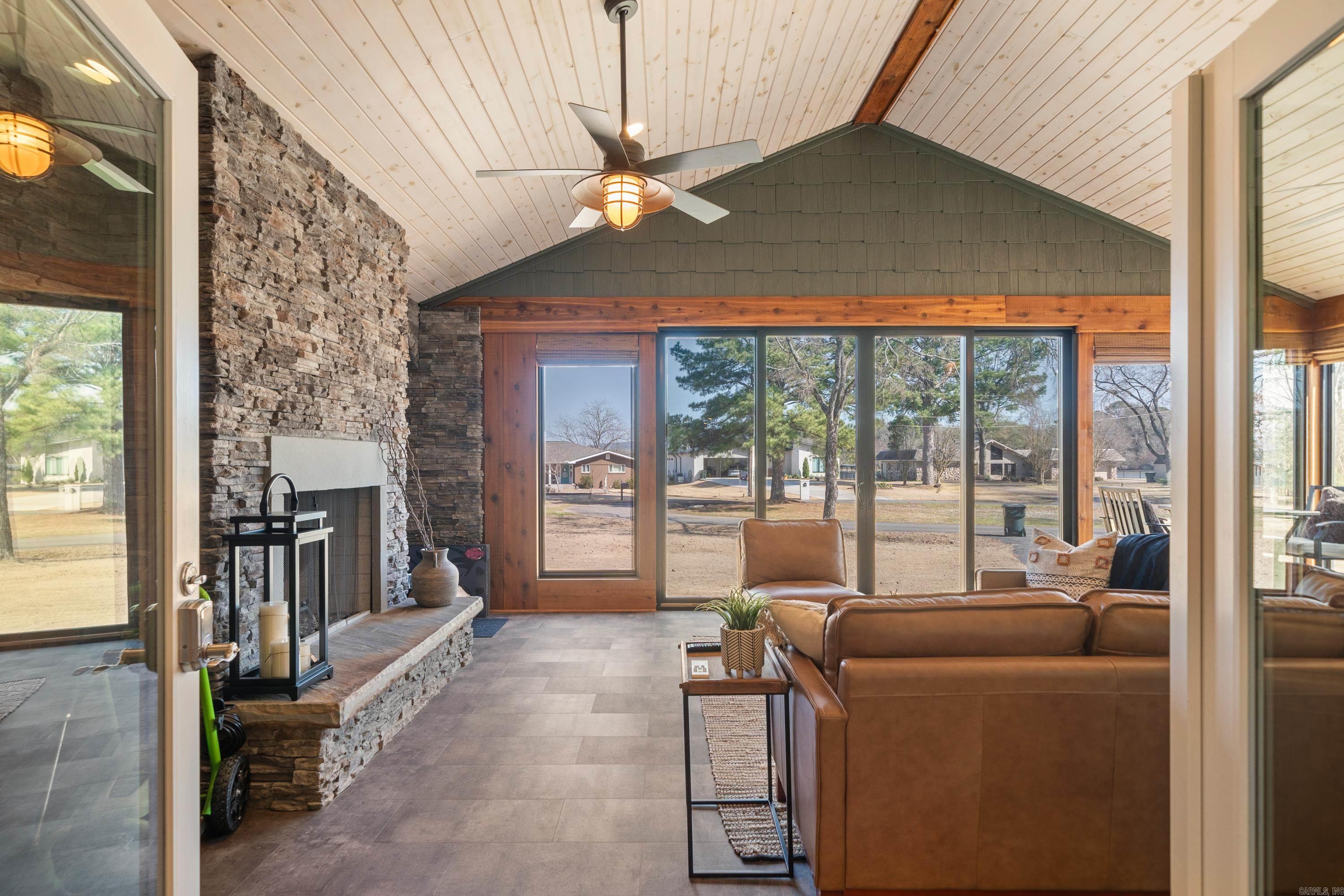 402 Caroline Acres Point
