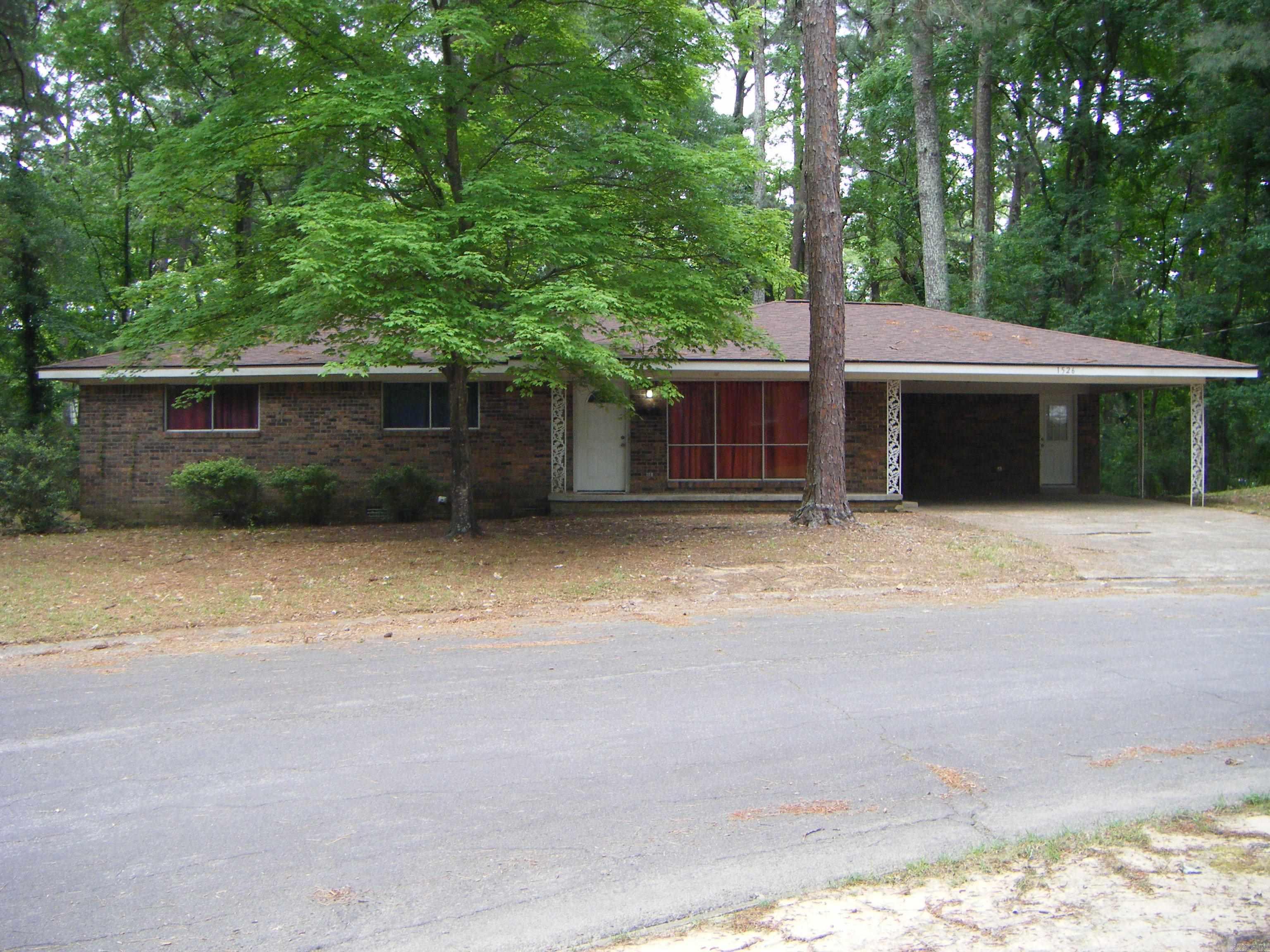 1526 Pine Manor Drive