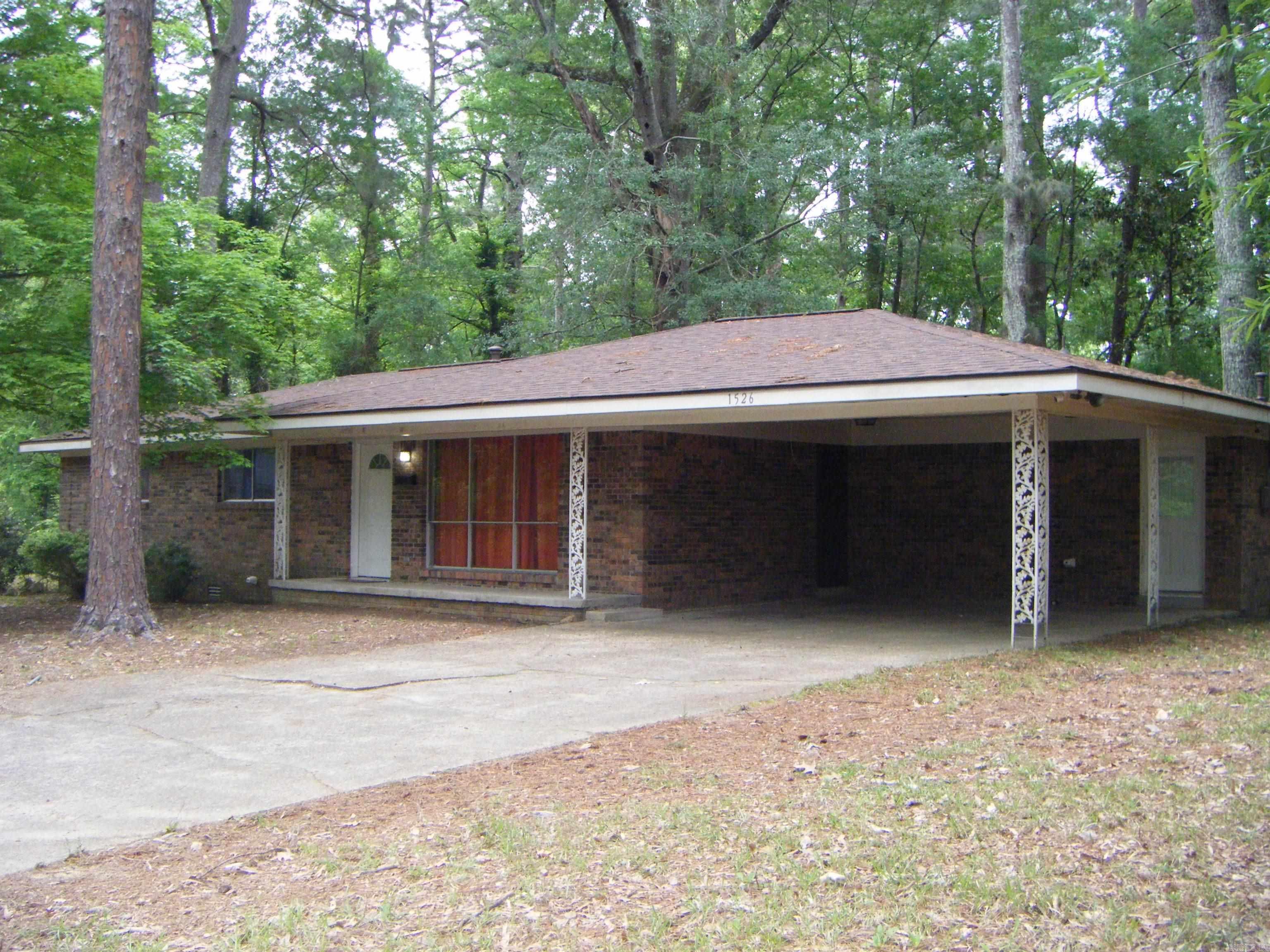 1526 Pine Manor Drive