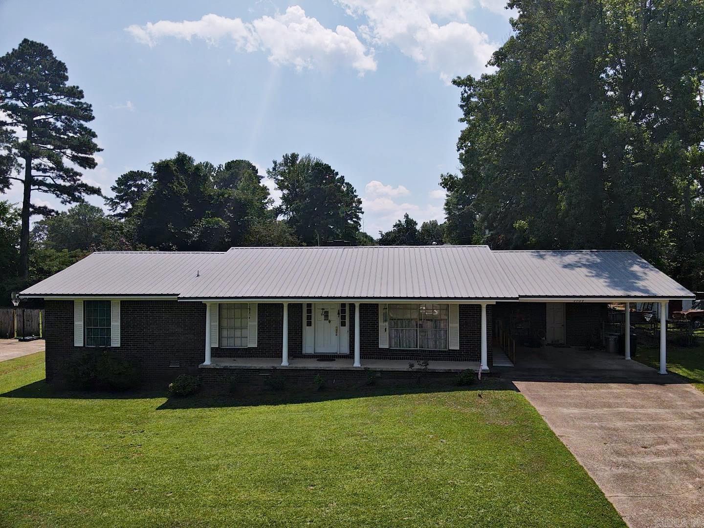 2709 Lynwood Drive
